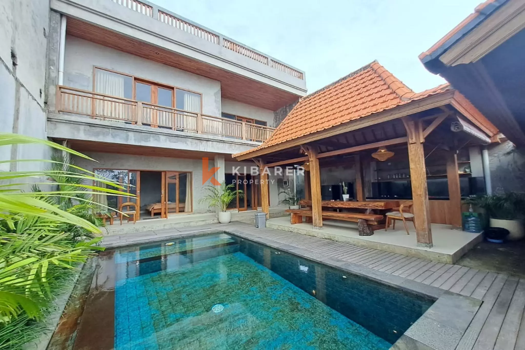 Vila Tiga Lantai Tiga Kamar Tidur dengan Lounge Atap