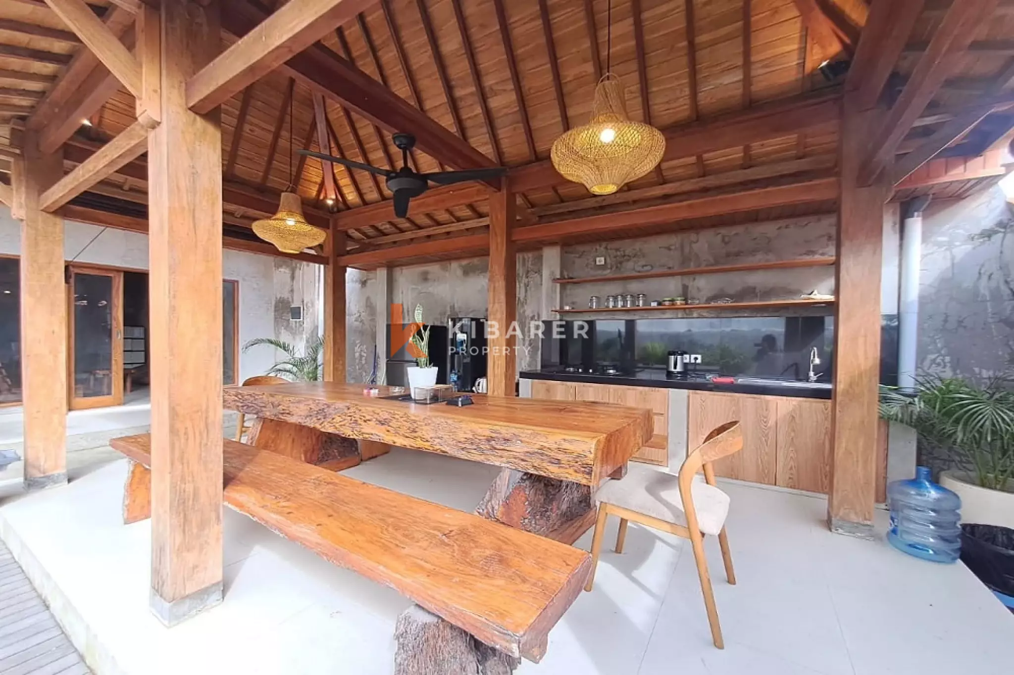 Vila Tiga Lantai Tiga Kamar Tidur dengan Lounge Atap