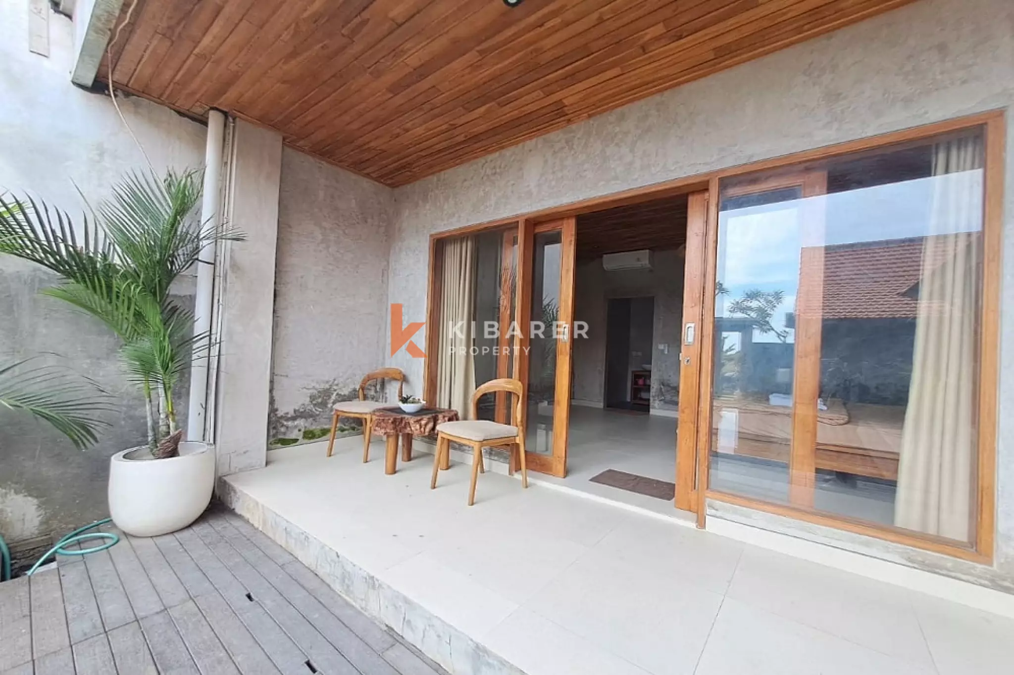 Vila Tiga Lantai Tiga Kamar Tidur dengan Lounge Atap