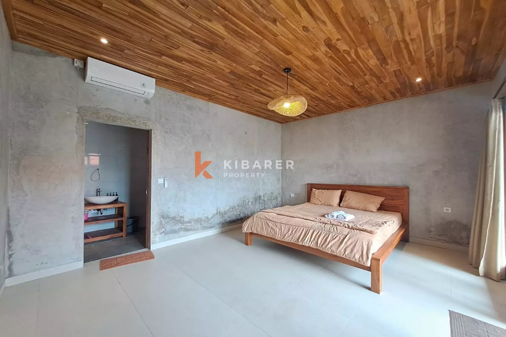 Vila Tiga Lantai Tiga Kamar Tidur dengan Lounge Atap