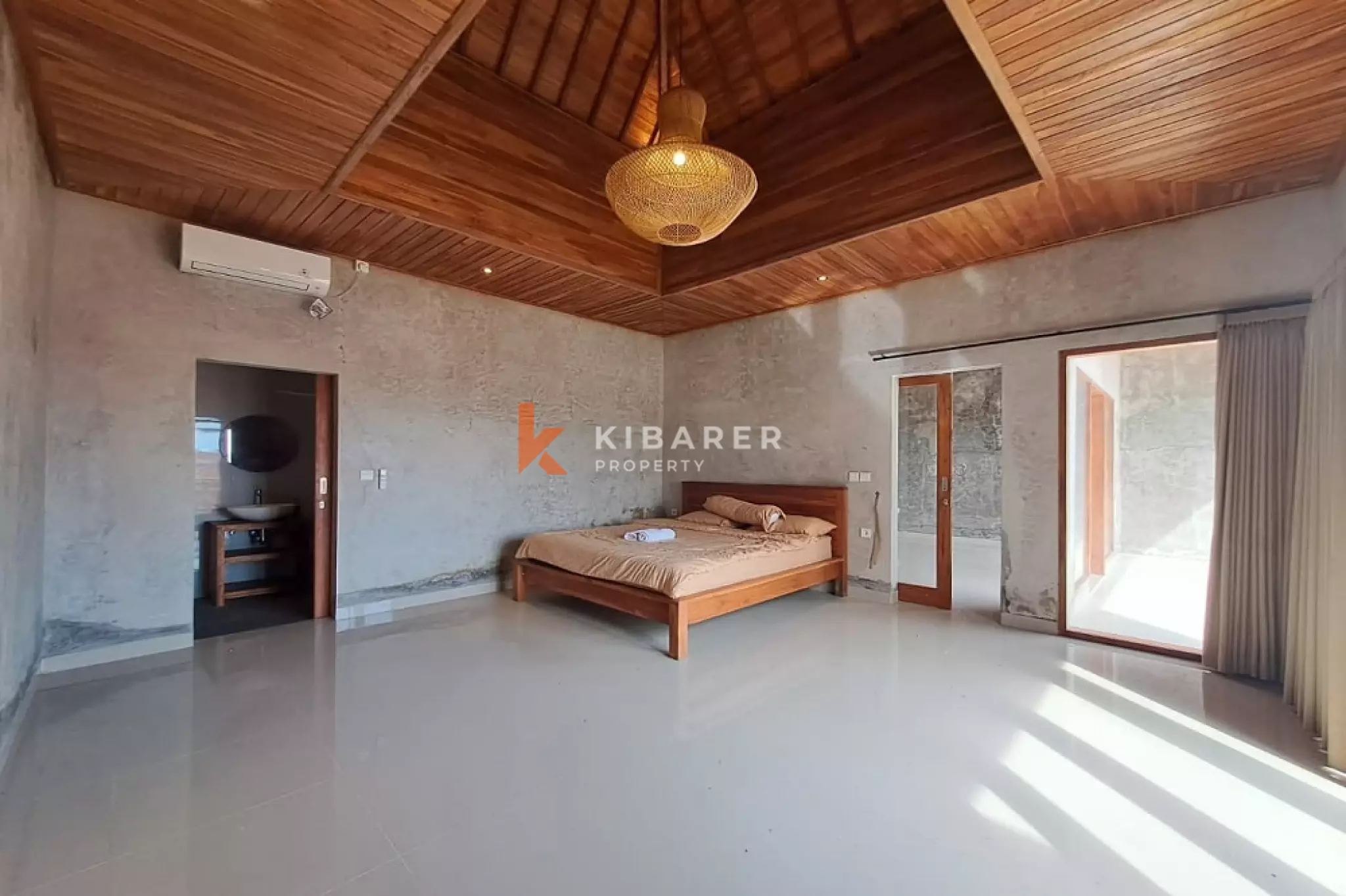 Vila Tiga Lantai Tiga Kamar Tidur dengan Lounge Atap