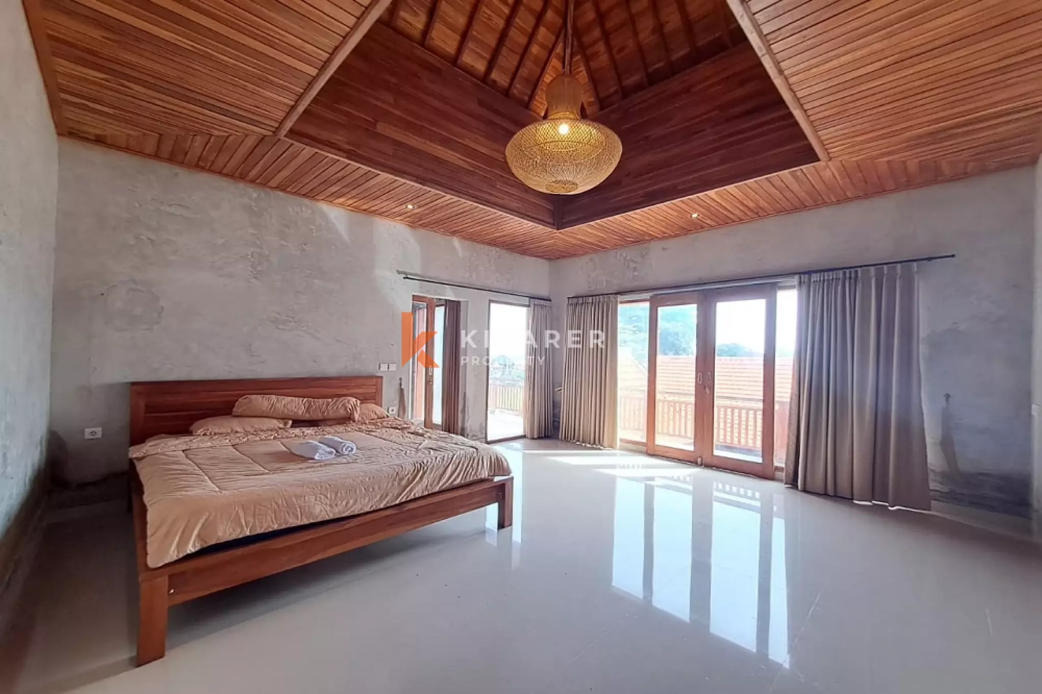 Vila Tiga Lantai Tiga Kamar Tidur dengan Lounge Atap