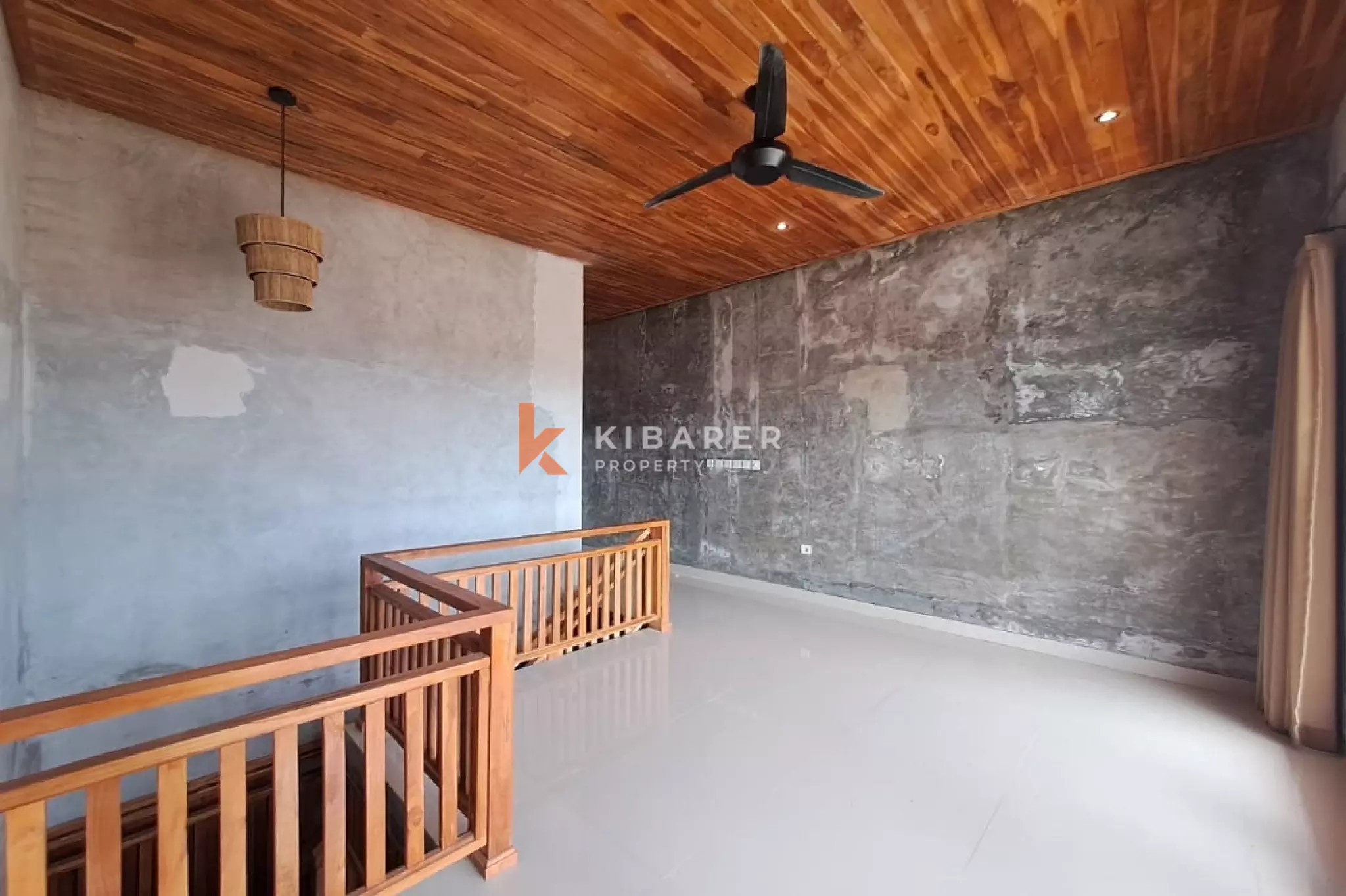 Vila Tiga Lantai Tiga Kamar Tidur dengan Lounge Atap