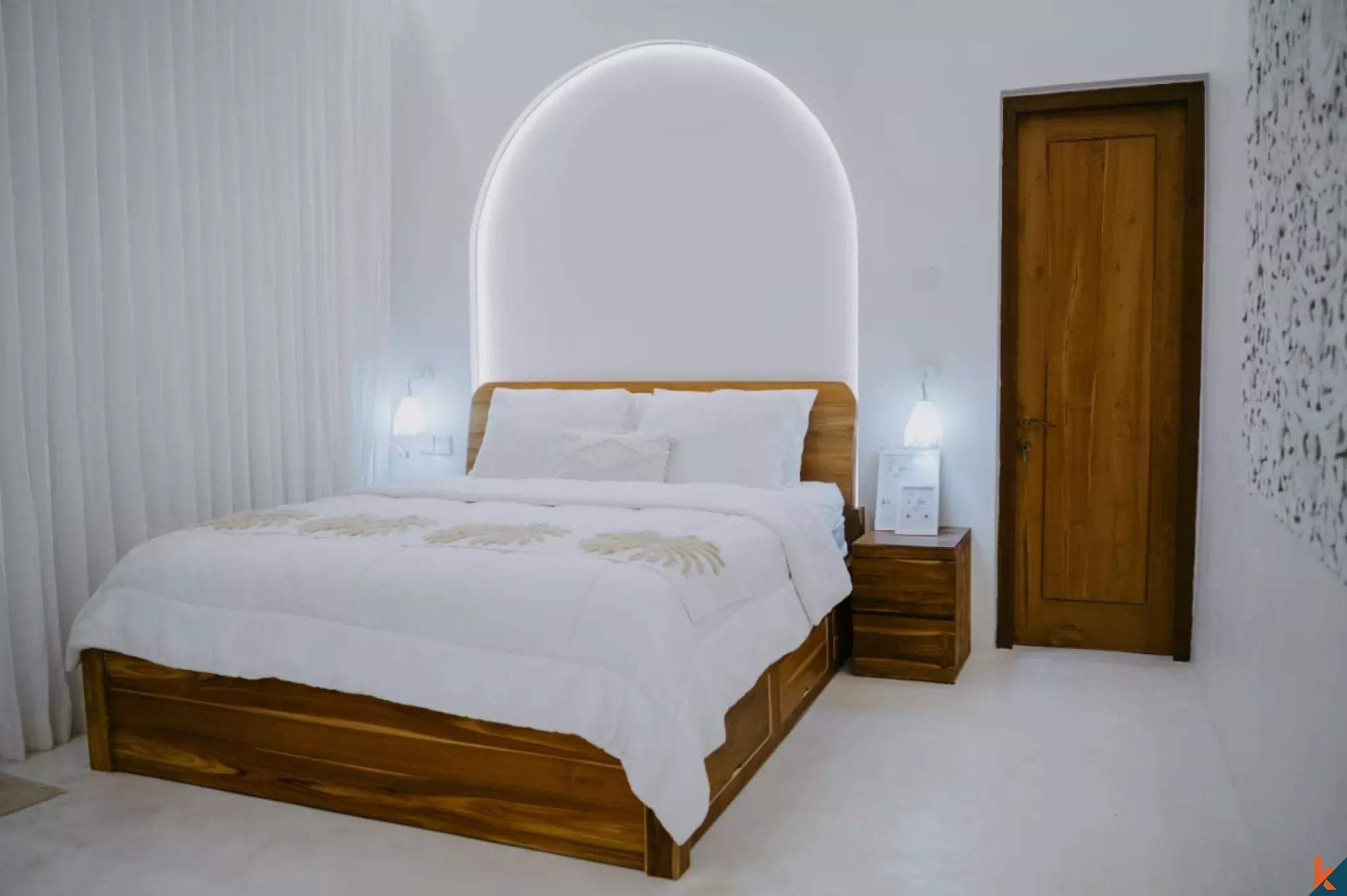 Vila Modern 2 Kamar Tidur dengan Kolam Renang Pribadi di Pusat Kerobokan