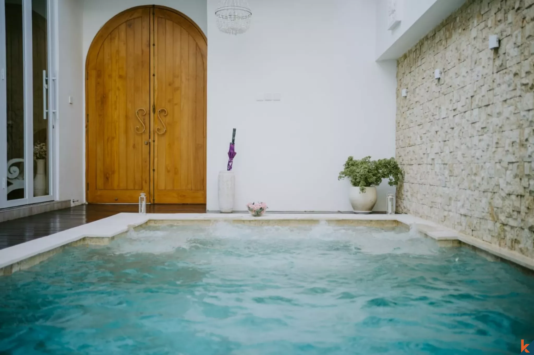 Vila Modern 2 Kamar Tidur dengan Kolam Renang Pribadi di Pusat Kerobokan