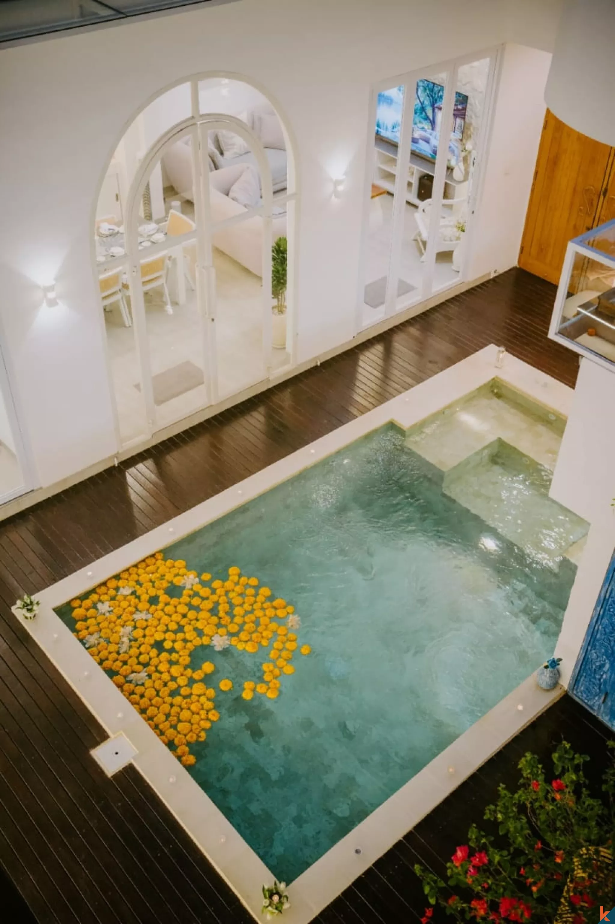 Vila Modern 2 Kamar Tidur dengan Kolam Renang Pribadi di Pusat Kerobokan