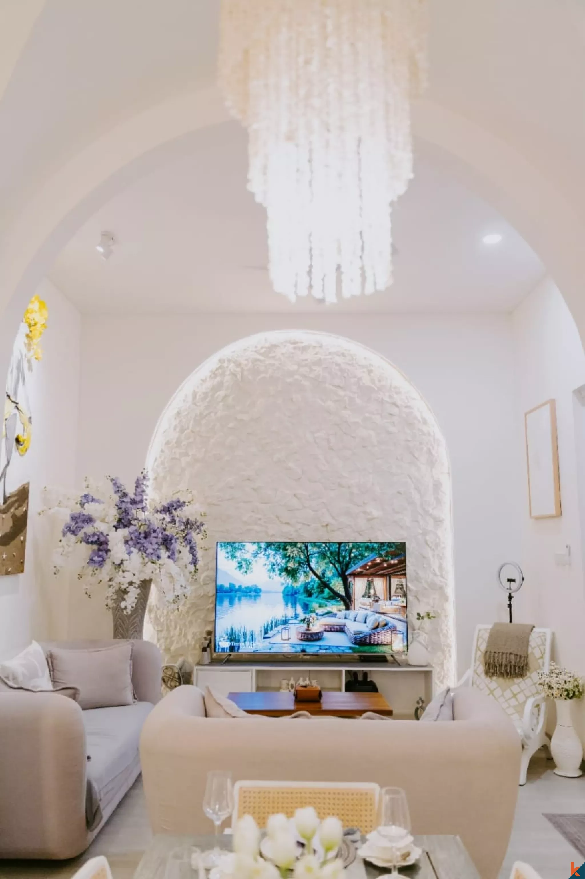 Vila Modern 2 Kamar Tidur dengan Kolam Renang Pribadi di Pusat Kerobokan