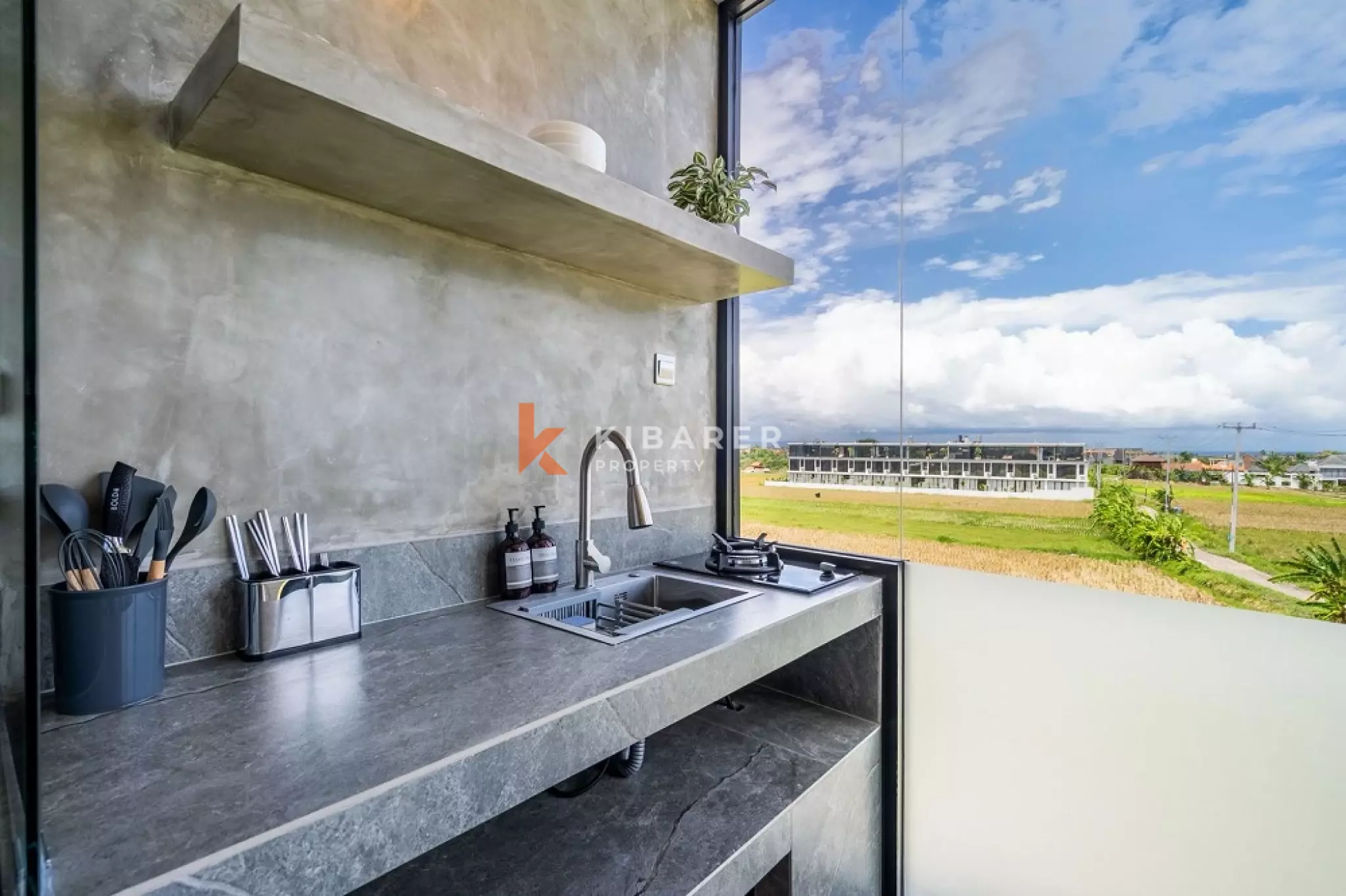 Penthouse de luxe avec une chambre et vue sur le coucher de soleil à Pererenan