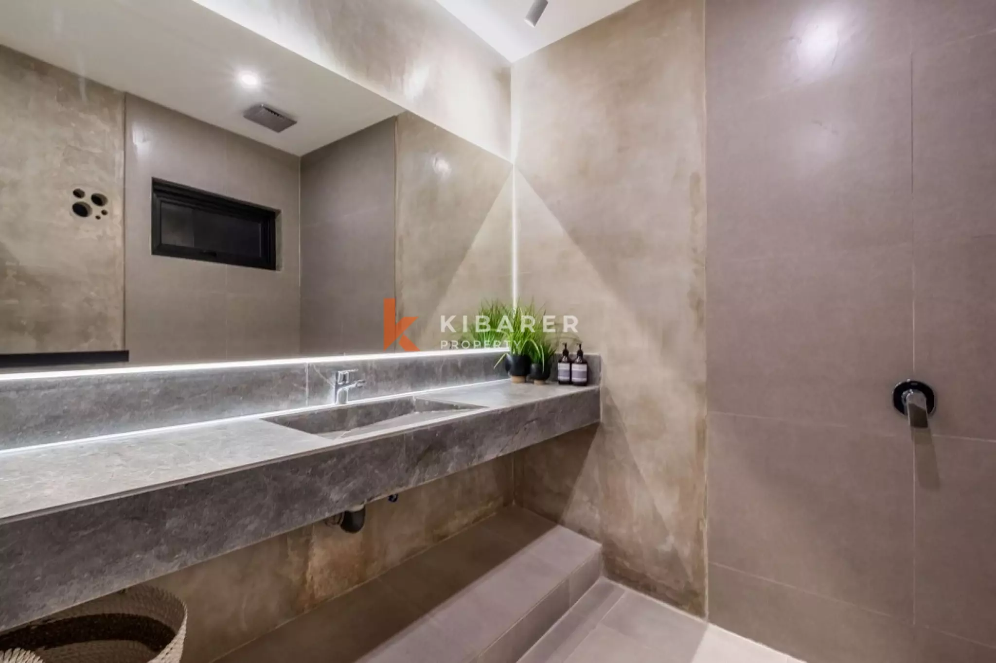 Penthouse de luxe avec une chambre et vue sur le coucher de soleil à Pererenan