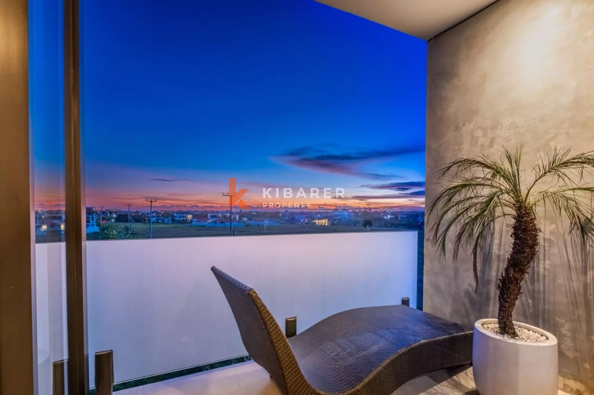 Penthouse de luxe avec une chambre et vue sur le coucher de soleil à Pererenan