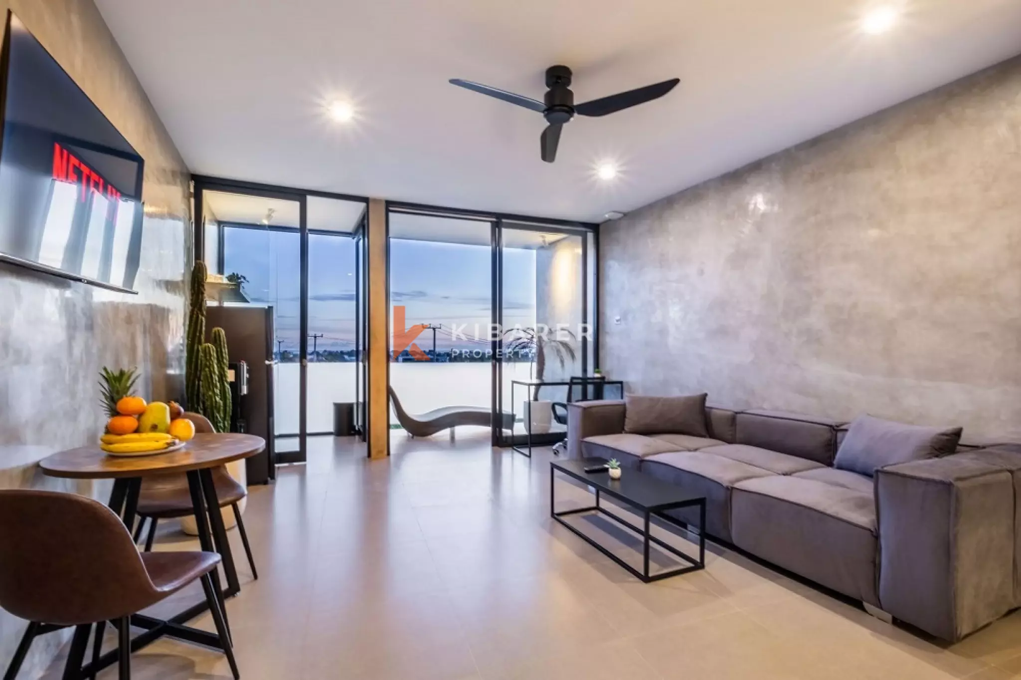 Penthouse de luxe avec une chambre et vue sur le coucher de soleil à Pererenan