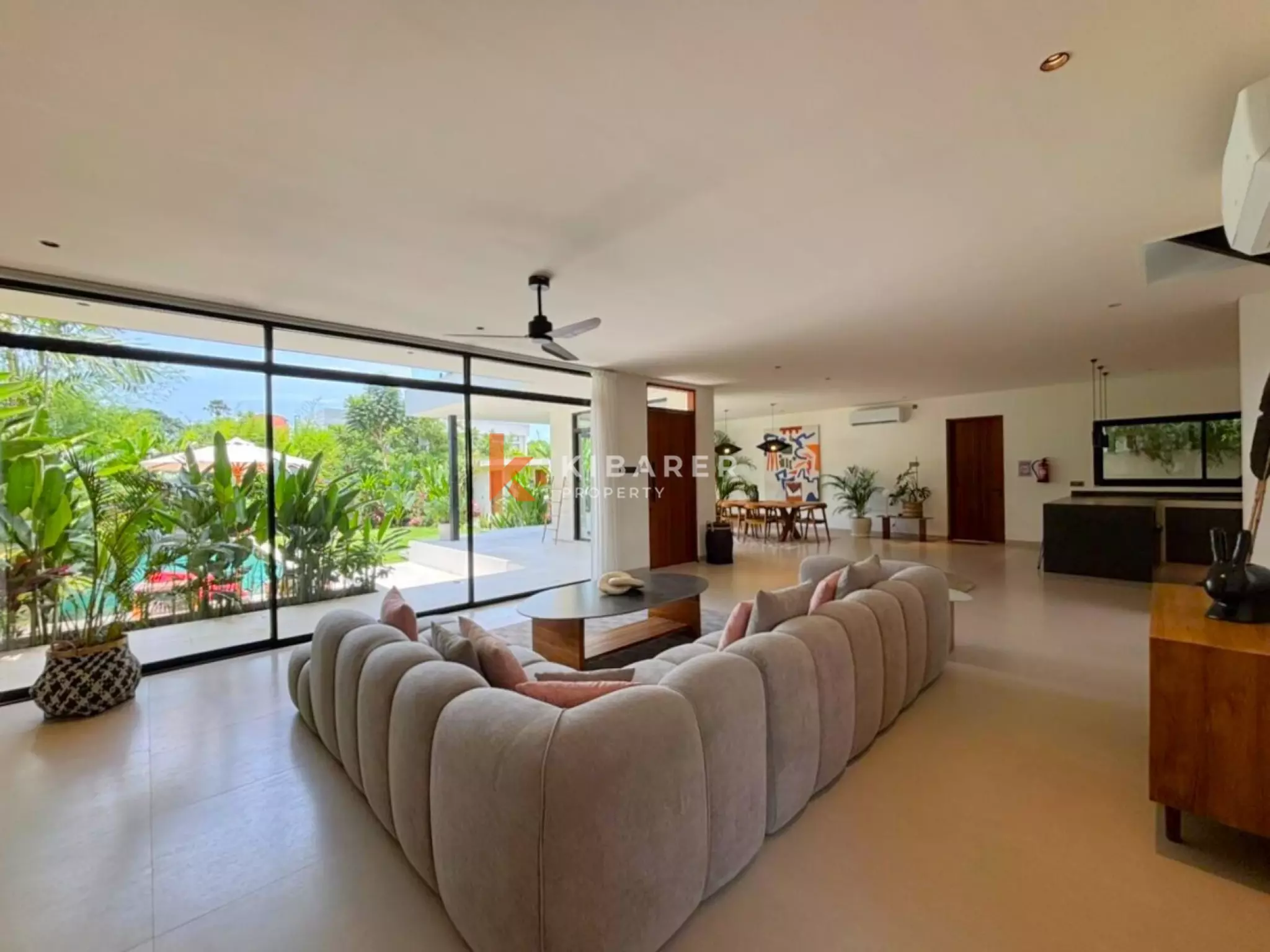 Vila Oasis Tiga Kamar Tidur Modern di Jantung Umalas