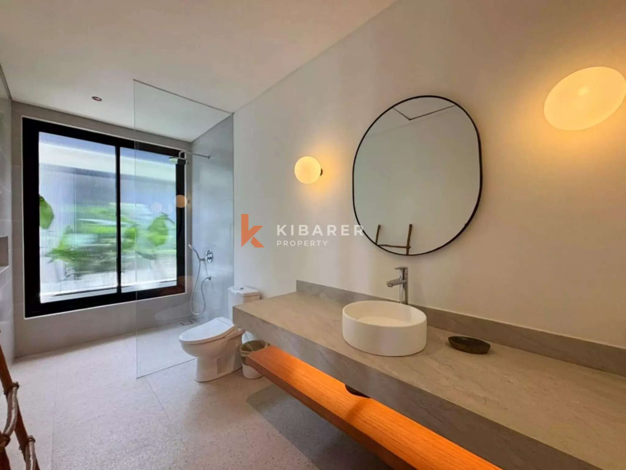 Vila Oasis Tiga Kamar Tidur Modern di Jantung Umalas