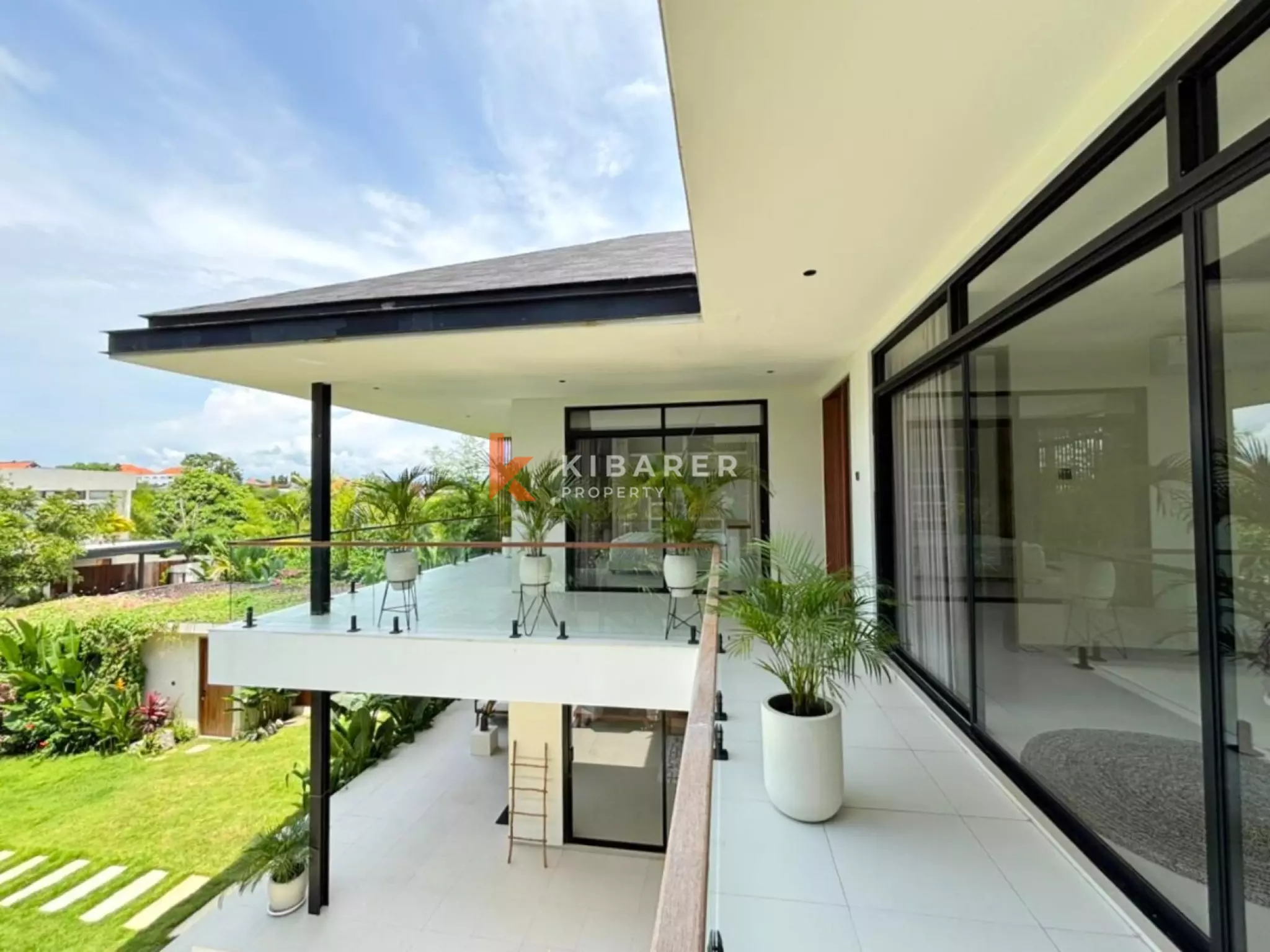 Vila Oasis Tiga Kamar Tidur Modern di Jantung Umalas