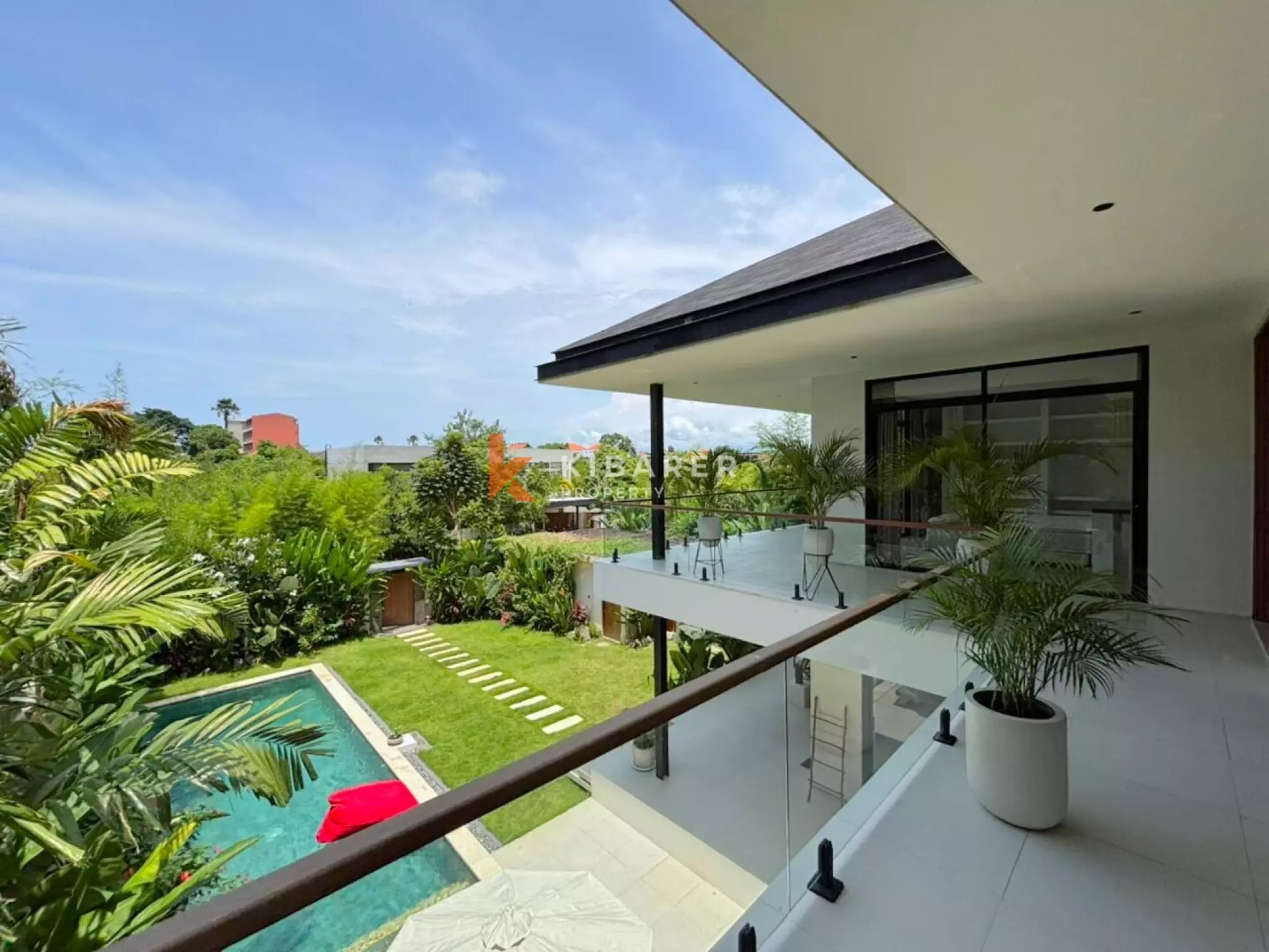 Vila Oasis Tiga Kamar Tidur Modern di Jantung Umalas