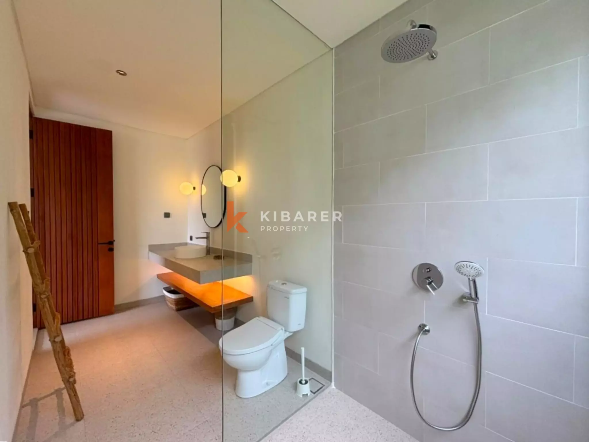 Vila Oasis Tiga Kamar Tidur Modern di Jantung Umalas