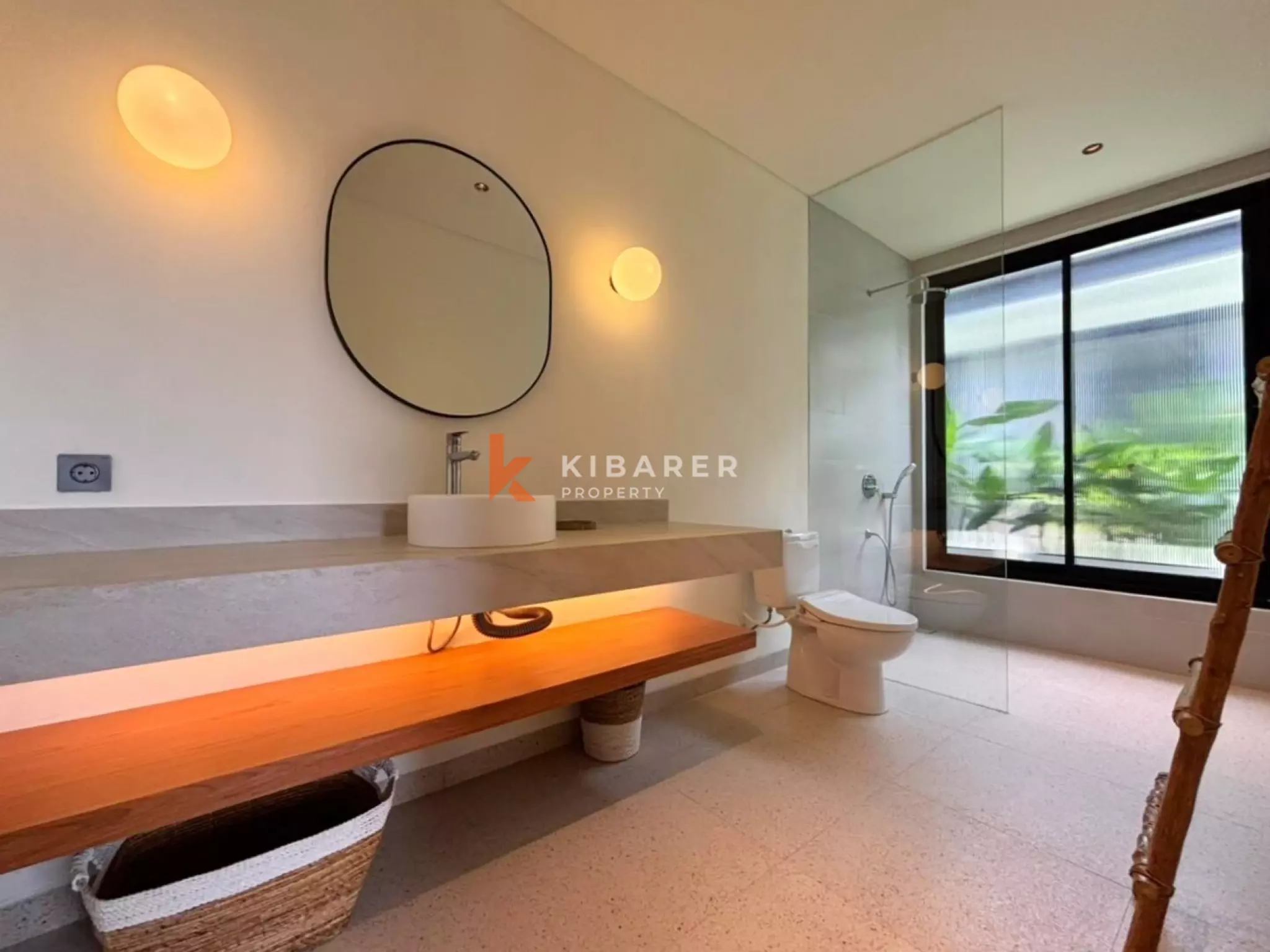 Vila Oasis Tiga Kamar Tidur Modern di Jantung Umalas