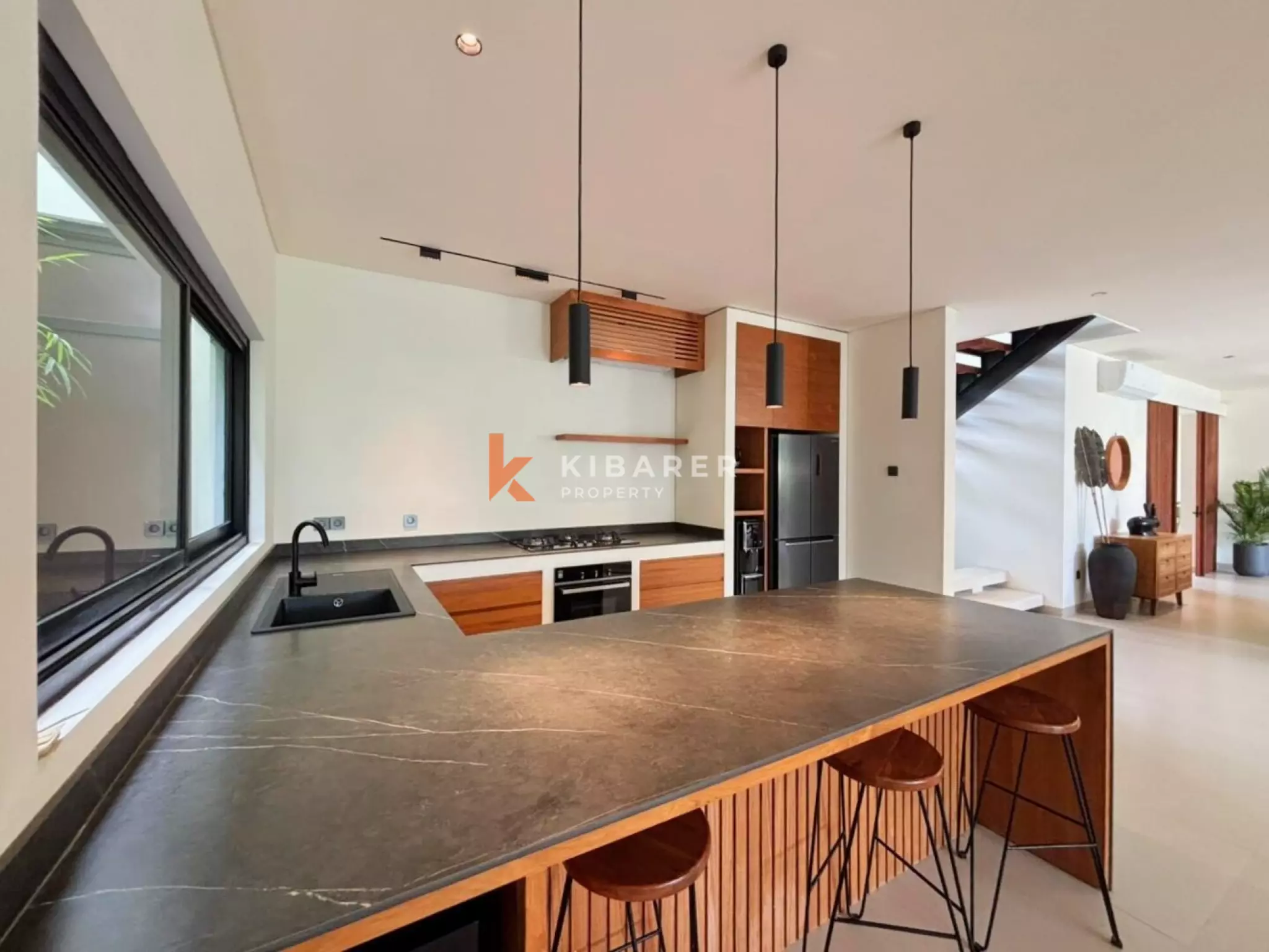 Vila Oasis Tiga Kamar Tidur Modern di Jantung Umalas