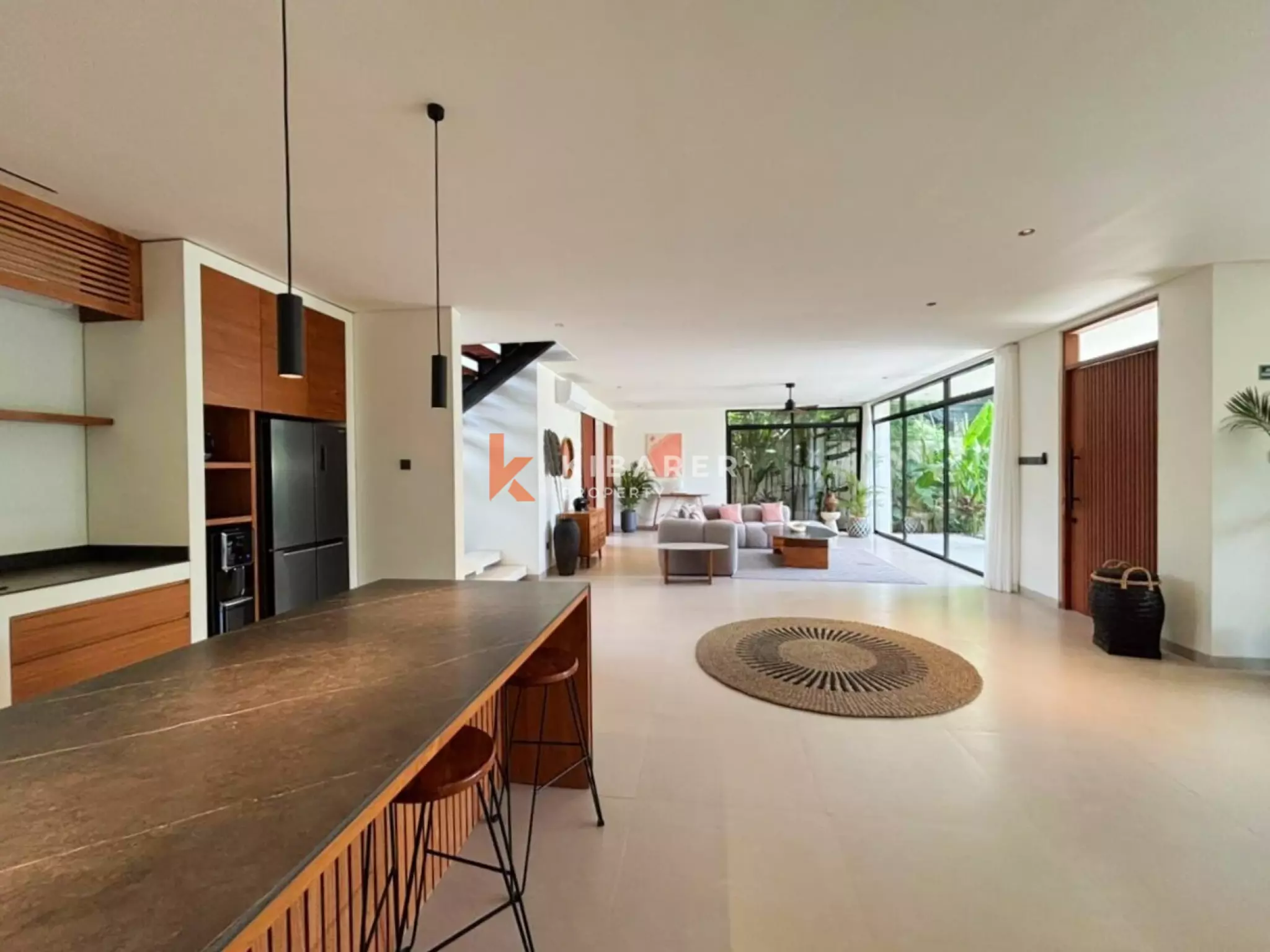 Vila Oasis Tiga Kamar Tidur Modern di Jantung Umalas