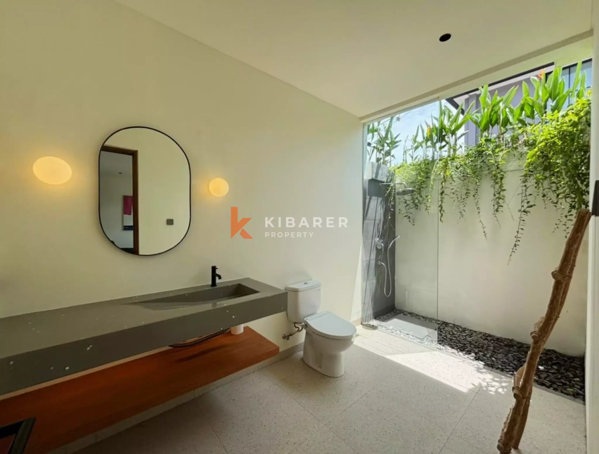 Vila Oasis Tiga Kamar Tidur Modern di Jantung Umalas