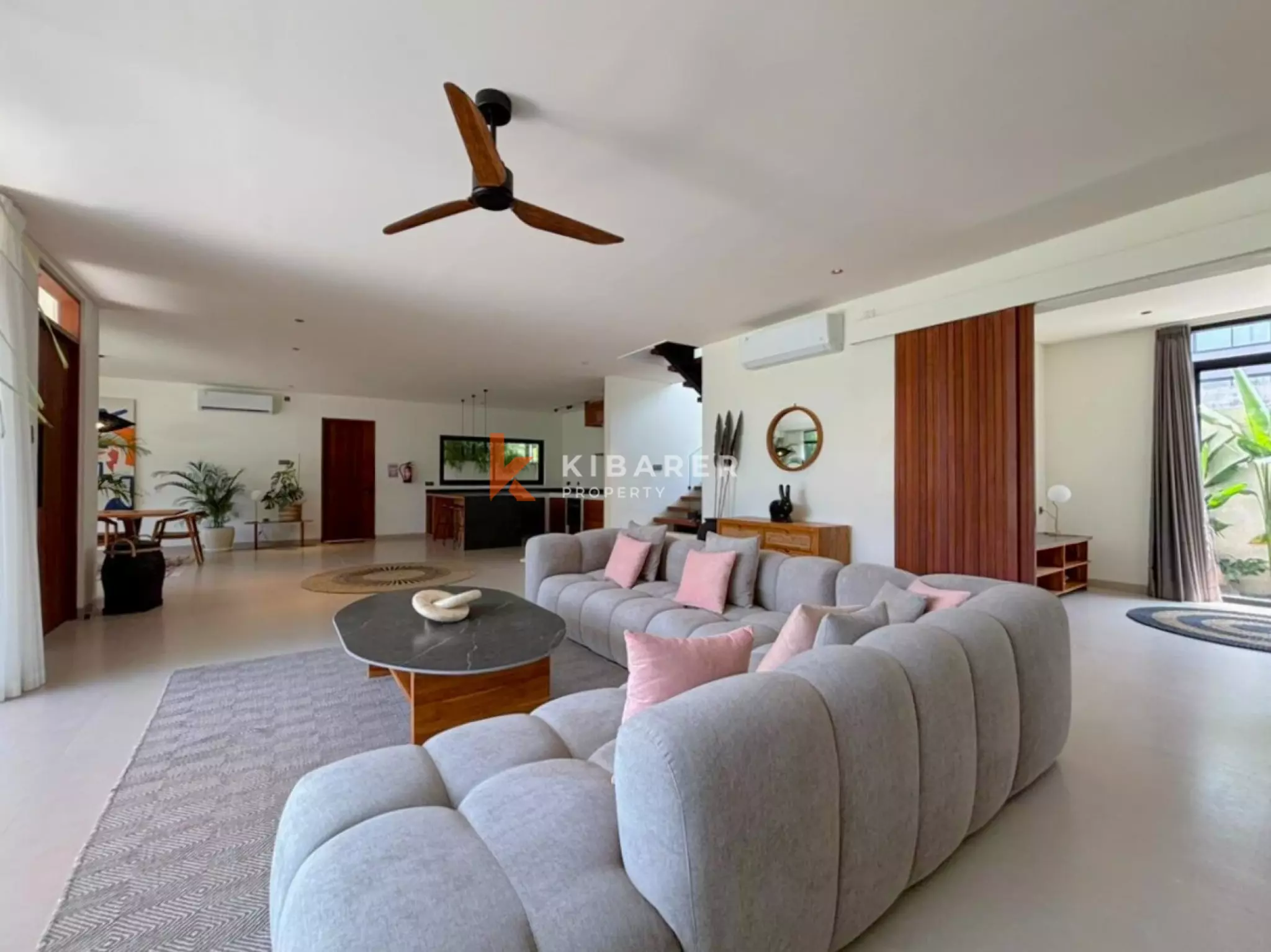 Vila Oasis Tiga Kamar Tidur Modern di Jantung Umalas