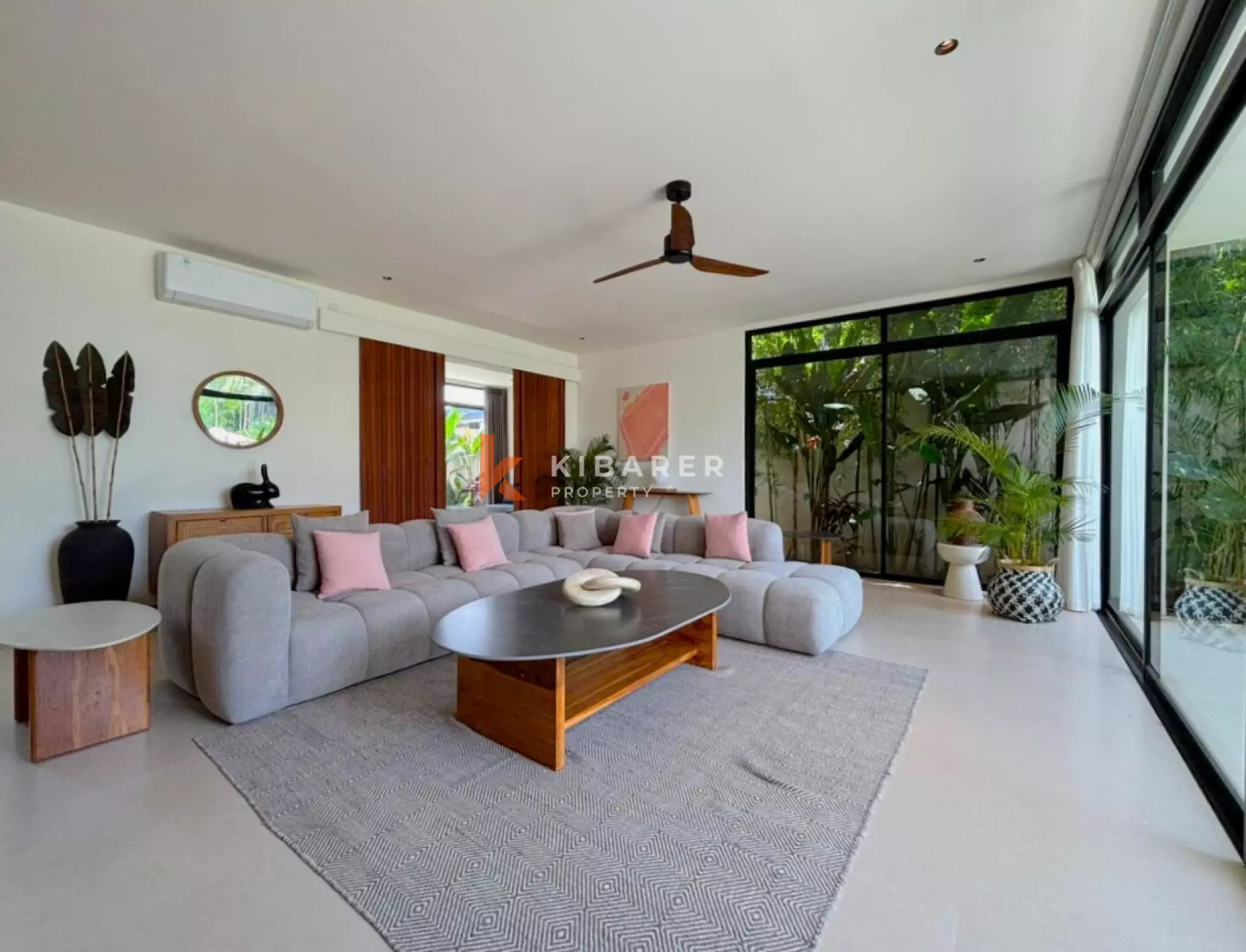 Vila Oasis Tiga Kamar Tidur Modern di Jantung Umalas