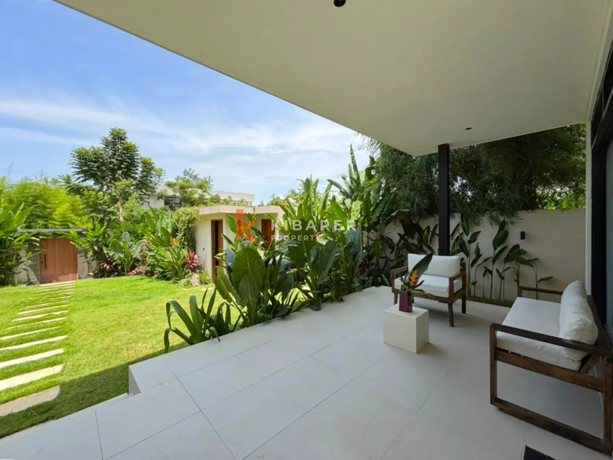 Vila Oasis Tiga Kamar Tidur Modern di Jantung Umalas