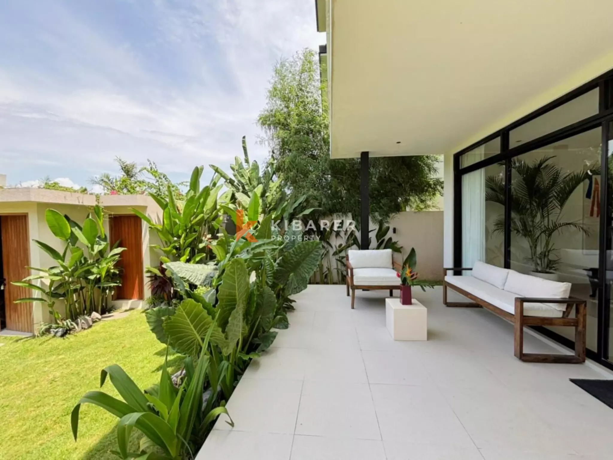 Vila Oasis Tiga Kamar Tidur Modern di Jantung Umalas