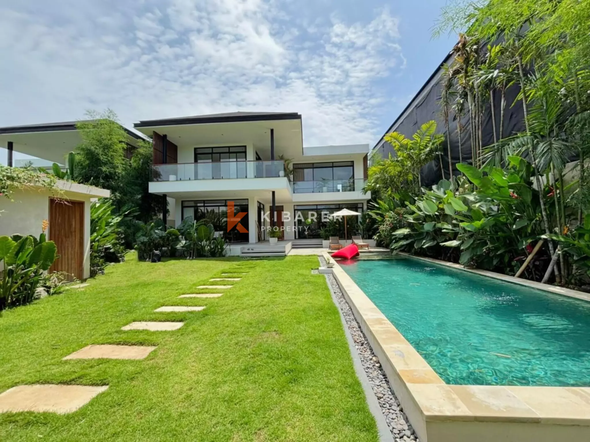 Vila Oasis Tiga Kamar Tidur Modern di Jantung Umalas