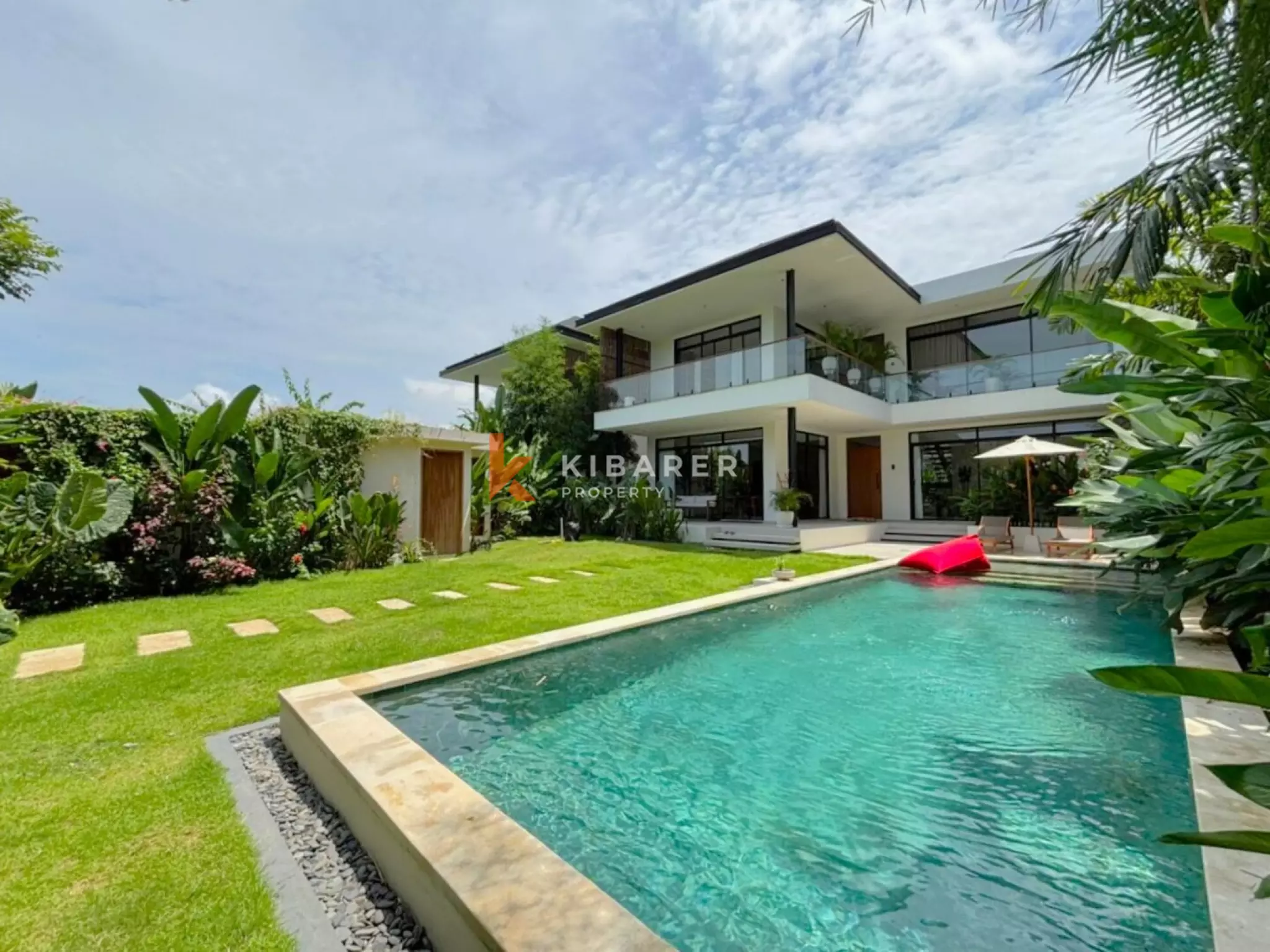 Vila Oasis Tiga Kamar Tidur Modern di Jantung Umalas