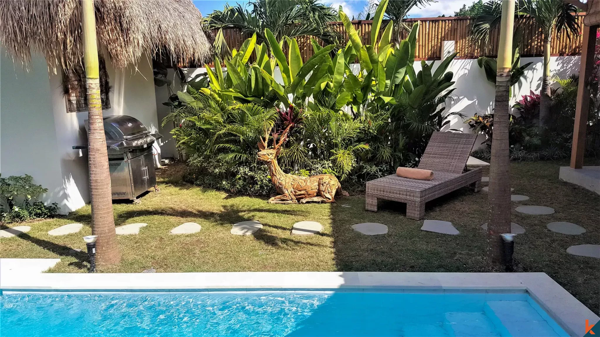 Spacieuse villa traditionnelle de cinq chambres à louer à Seminyak près de la plage