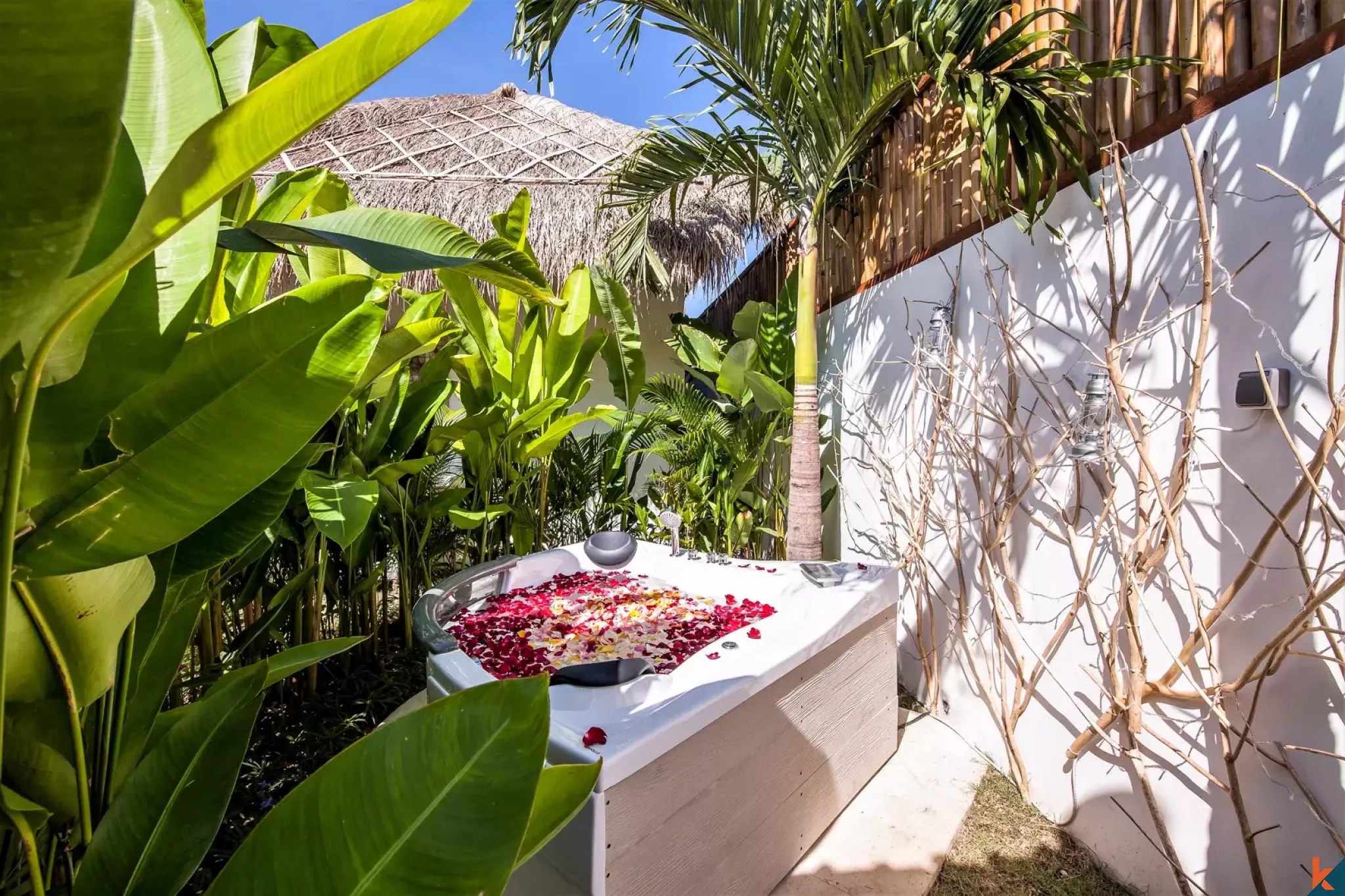 Spacieuse villa traditionnelle de cinq chambres à louer à Seminyak près de la plage