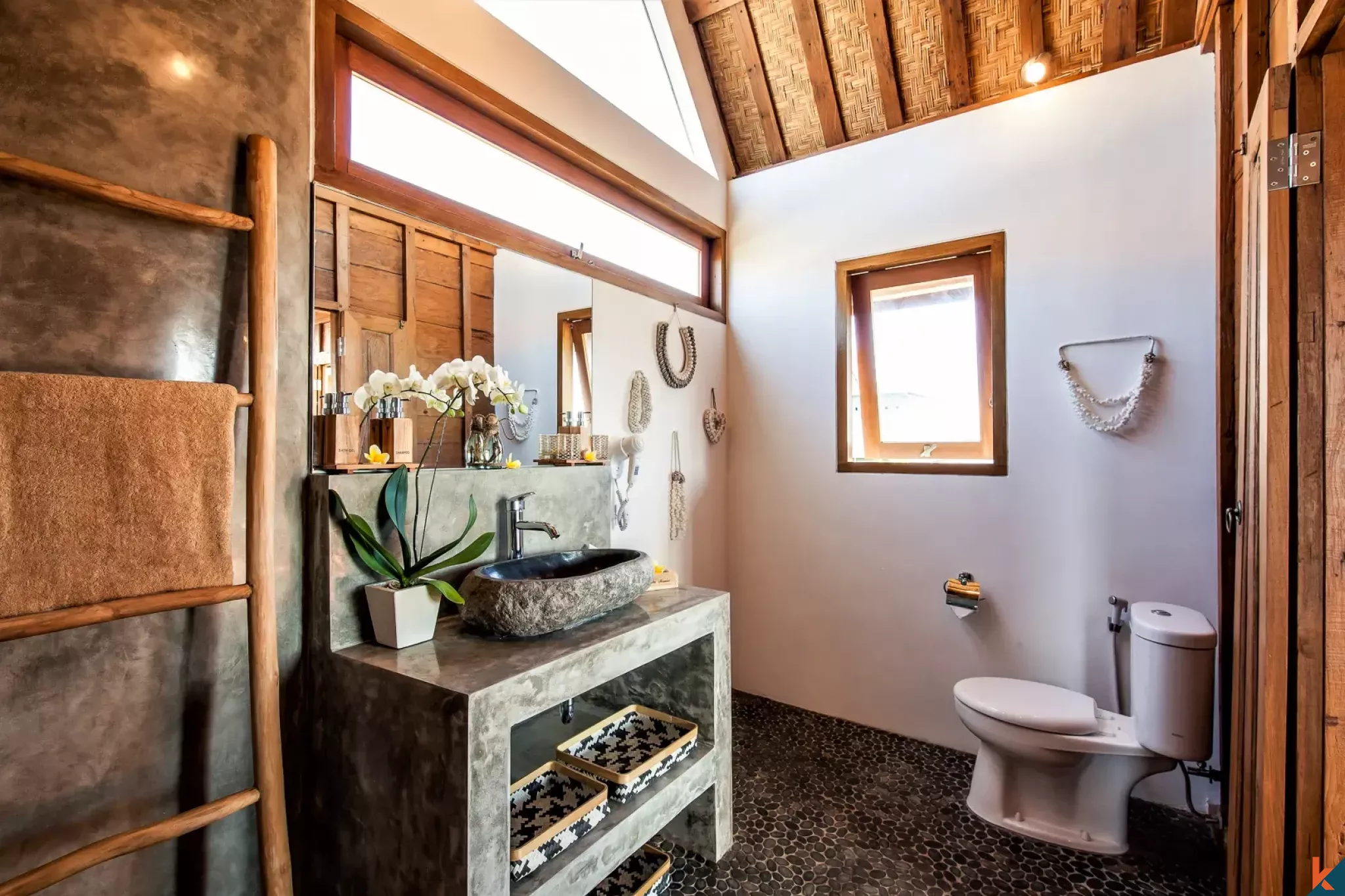 Spacieuse villa traditionnelle de cinq chambres à louer à Seminyak près de la plage