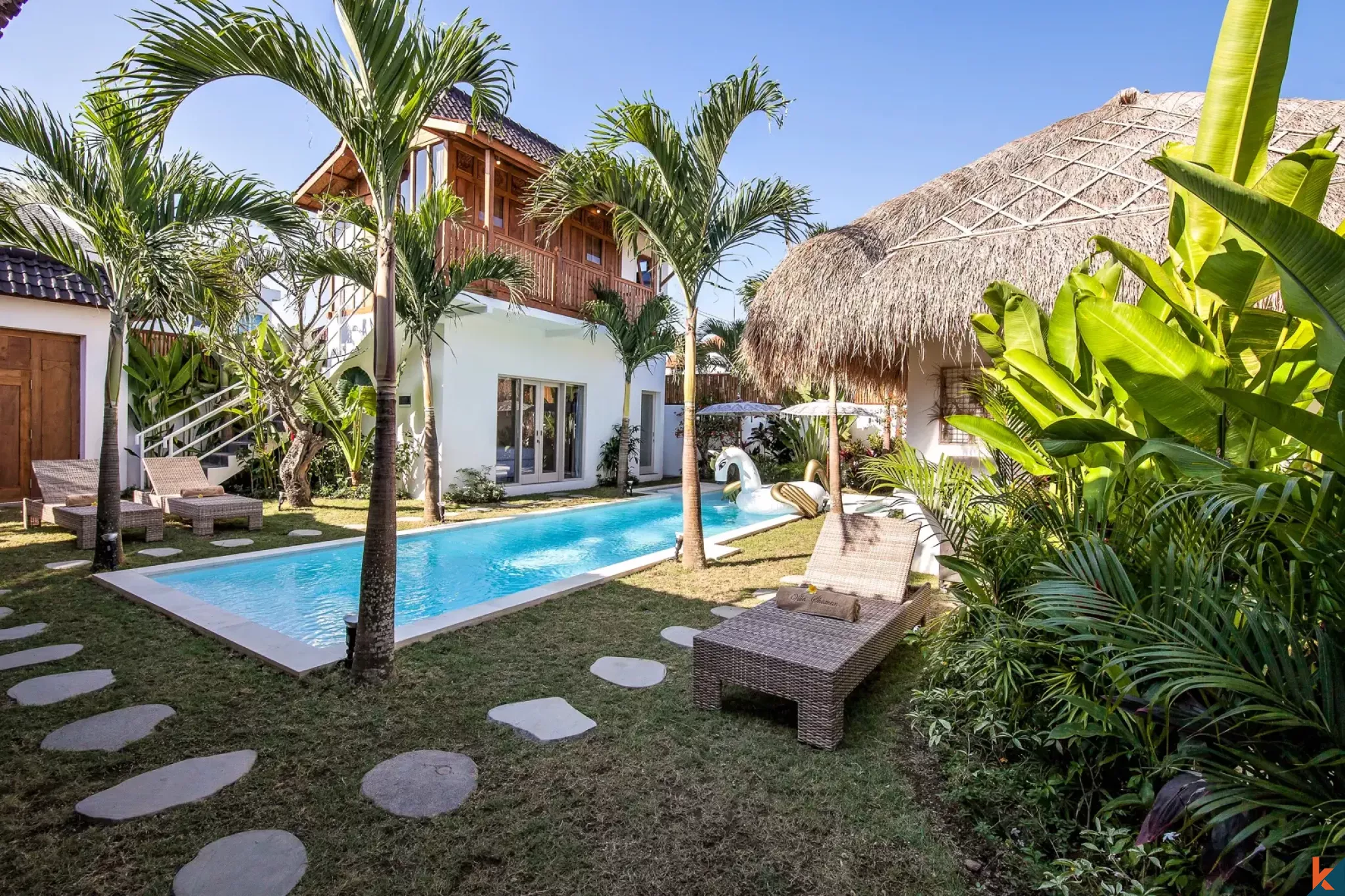 Spacieuse villa traditionnelle de cinq chambres à louer à Seminyak près de la plage