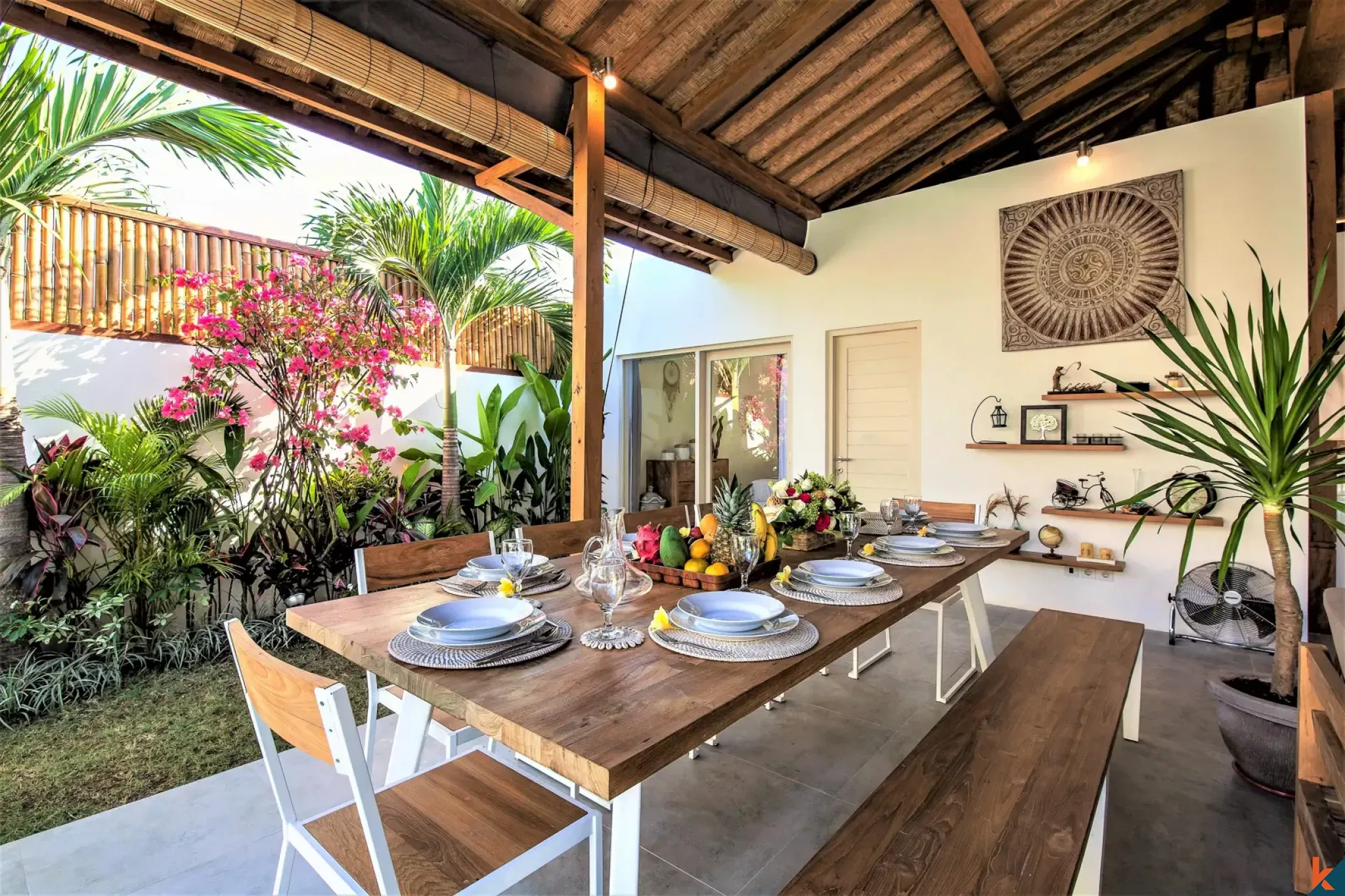 Spacieuse villa traditionnelle de cinq chambres à louer à Seminyak près de la plage