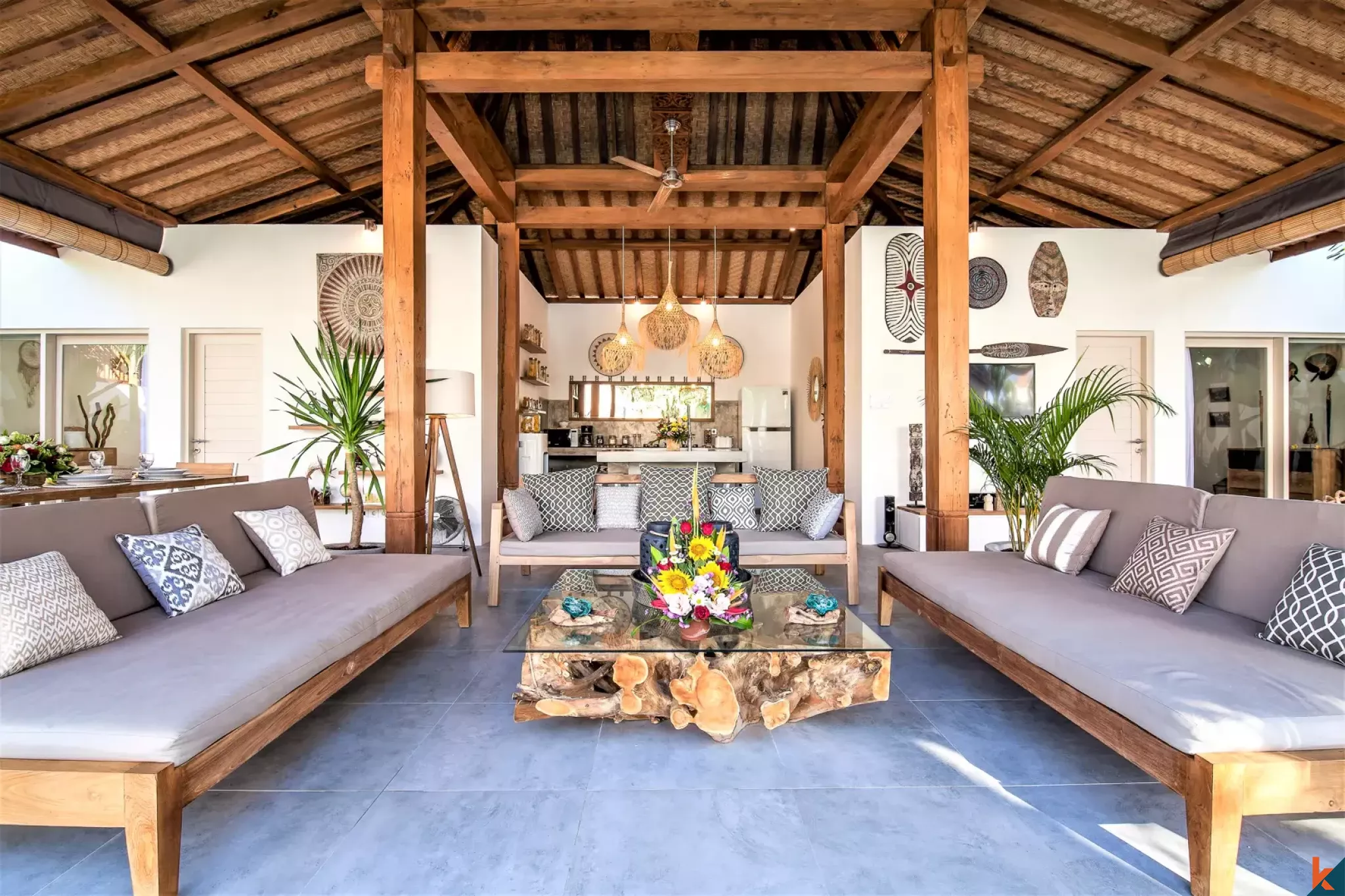 Spacieuse villa traditionnelle de cinq chambres à louer à Seminyak près de la plage