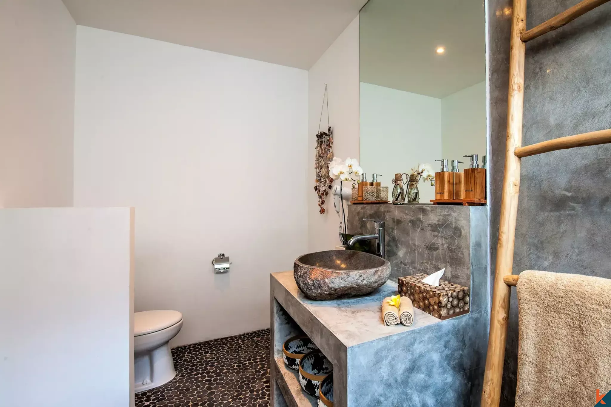 Spacieuse villa traditionnelle de cinq chambres à louer à Seminyak près de la plage