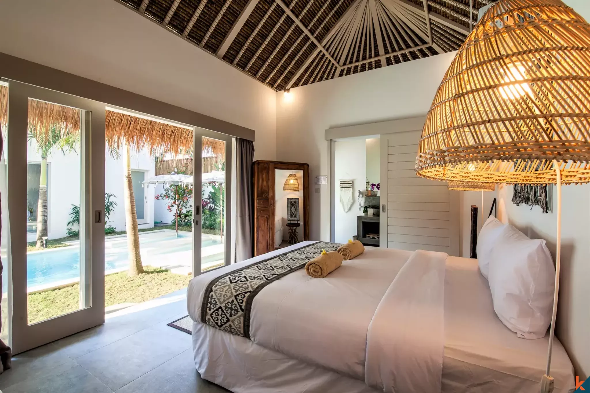 Spacieuse villa traditionnelle de cinq chambres à louer à Seminyak près de la plage