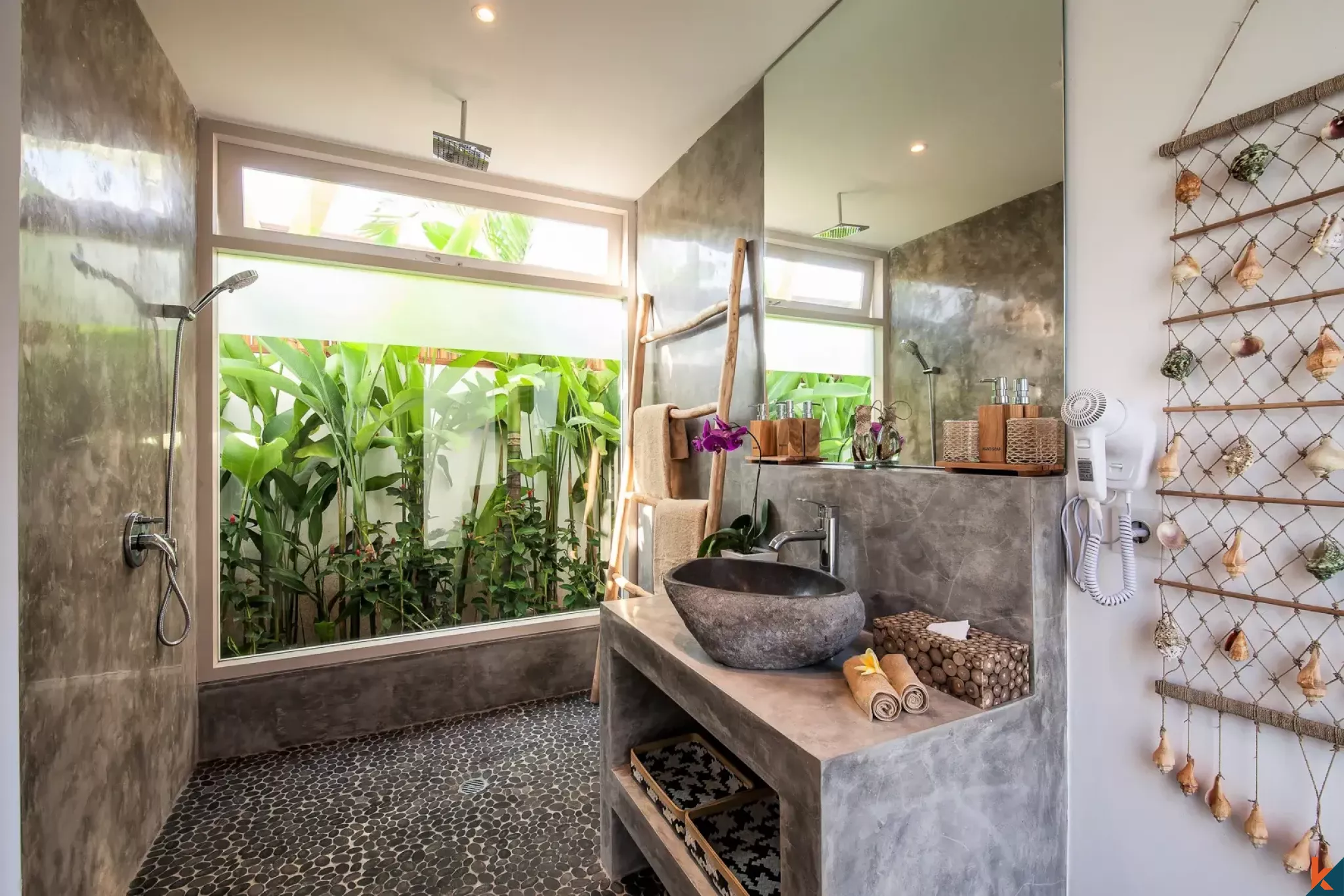 Spacieuse villa traditionnelle de cinq chambres à louer à Seminyak près de la plage