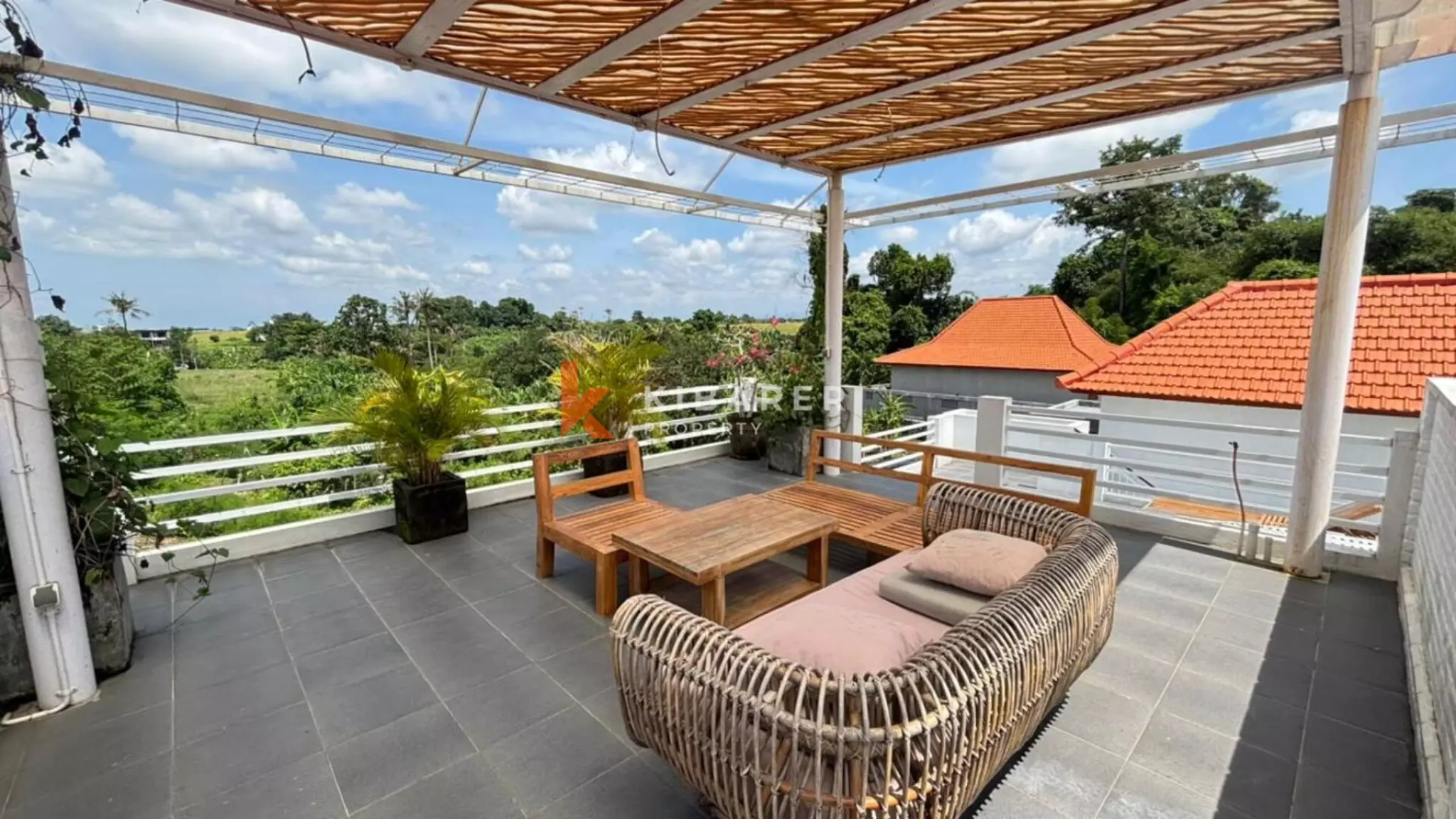 Charmante villa de deux chambres avec piscine et séjour fermé à Buduk