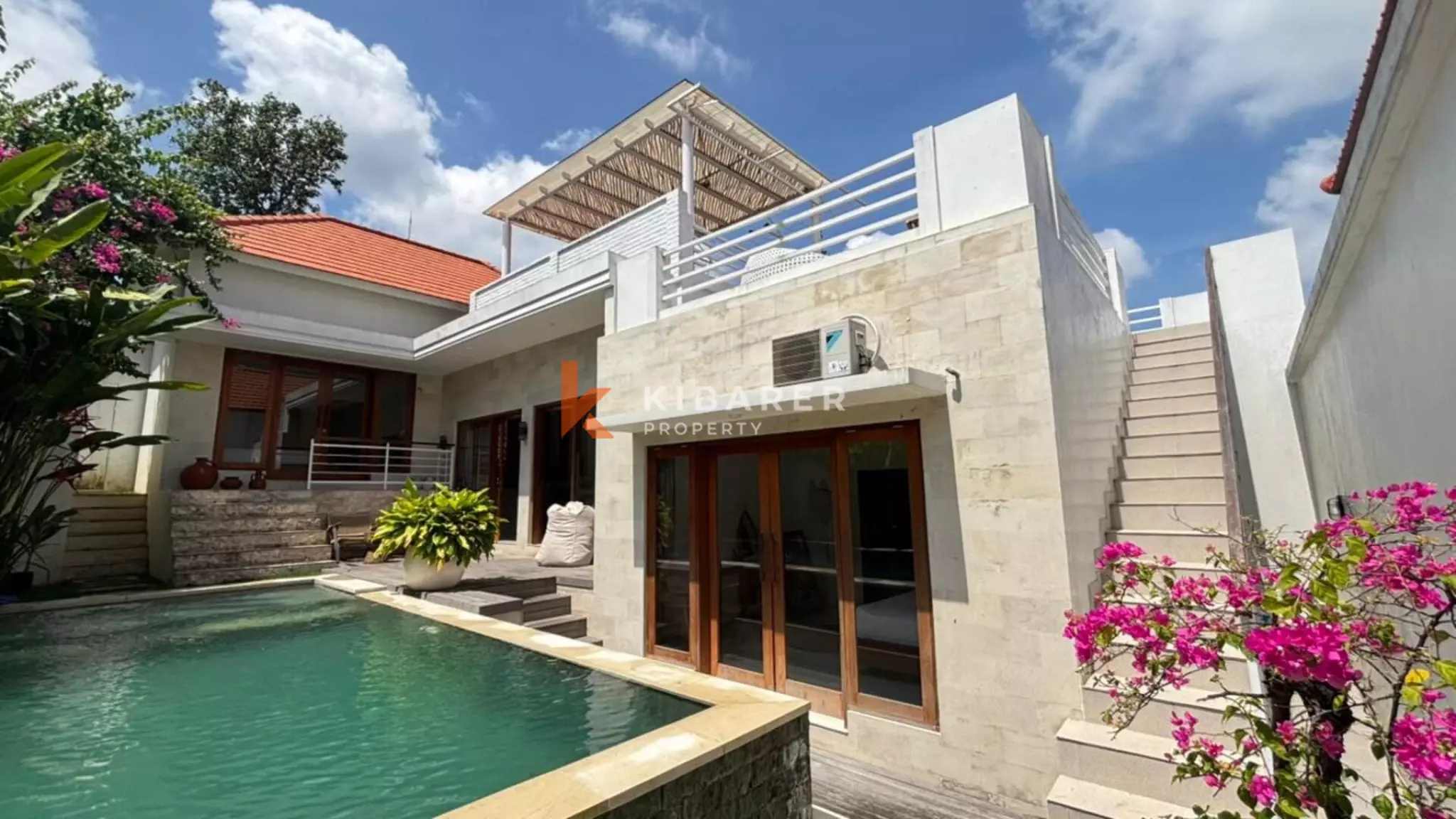 Charmante villa de deux chambres avec piscine et séjour fermé à Buduk