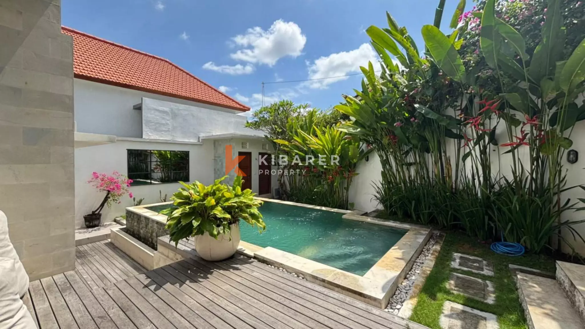 Charmante villa de deux chambres avec piscine et séjour fermé à Buduk