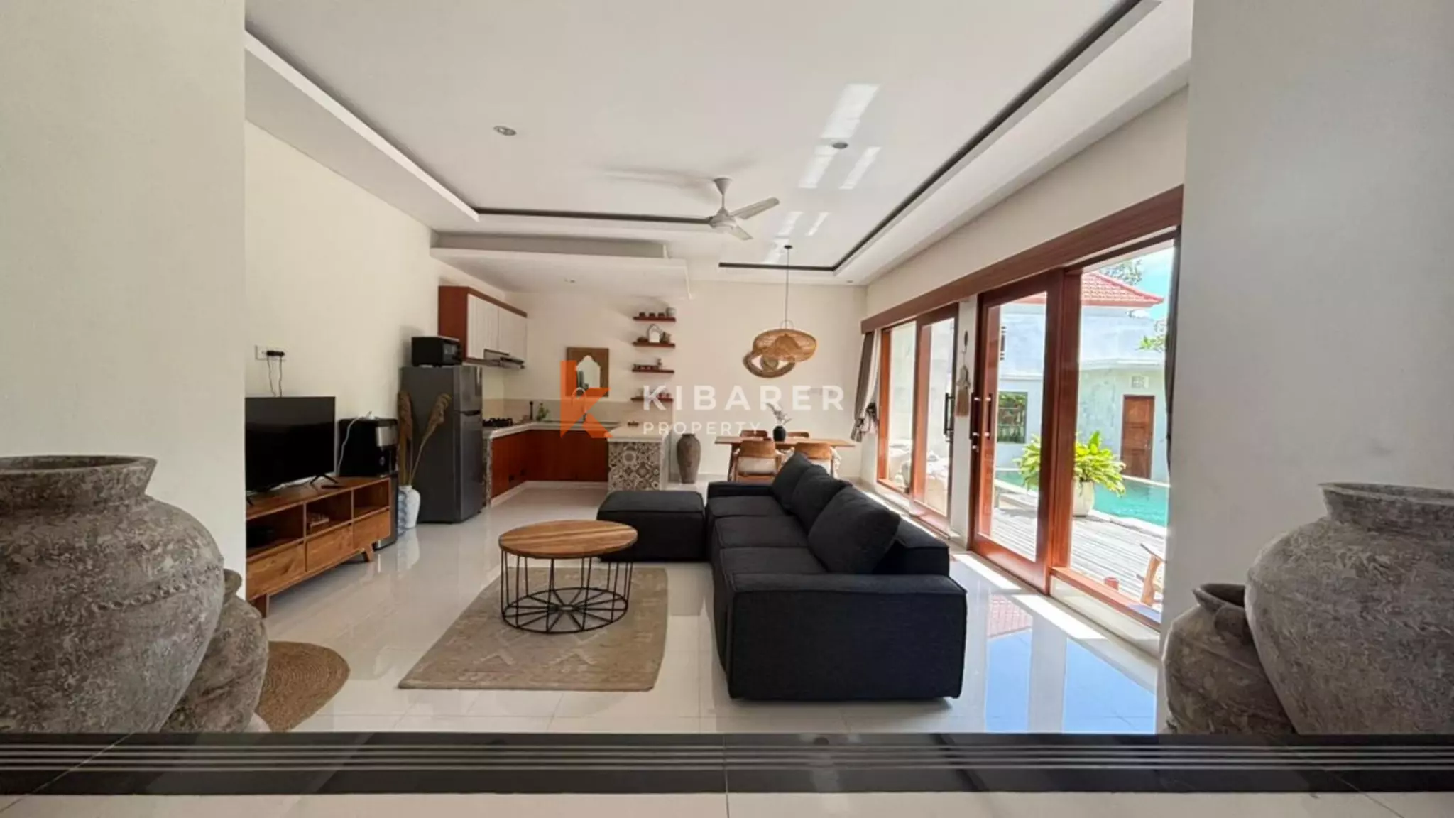 Charmante villa de deux chambres avec piscine et séjour fermé à Buduk