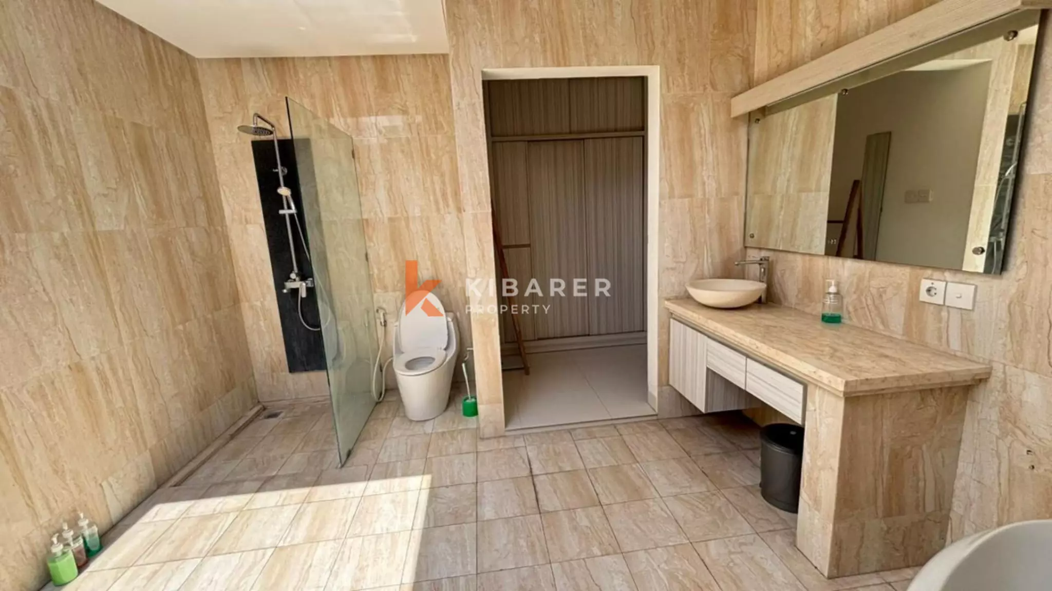 Charmante villa de deux chambres avec piscine et séjour fermé à Buduk