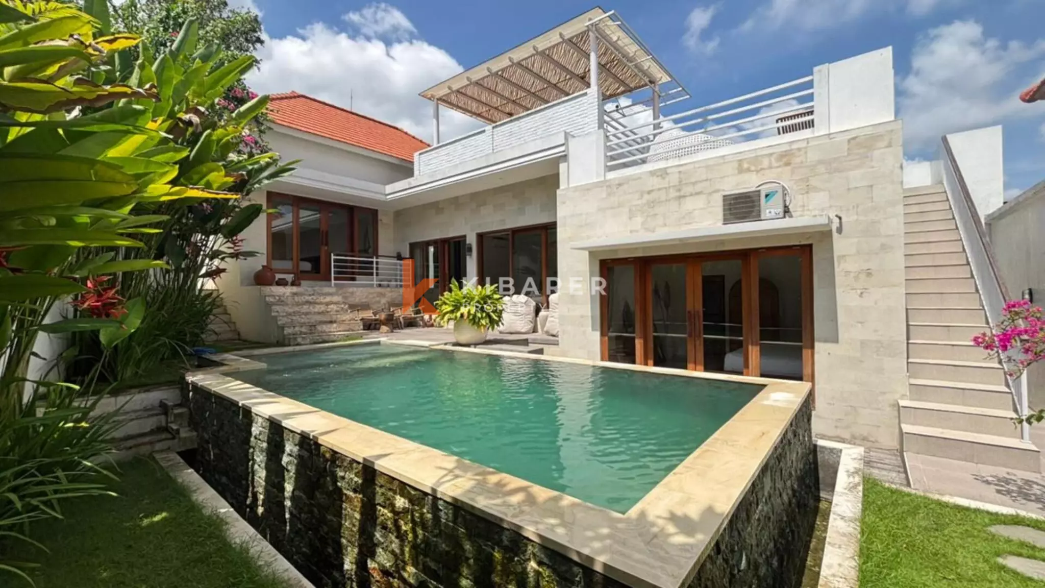 Charmante villa de deux chambres avec piscine et séjour fermé à Buduk