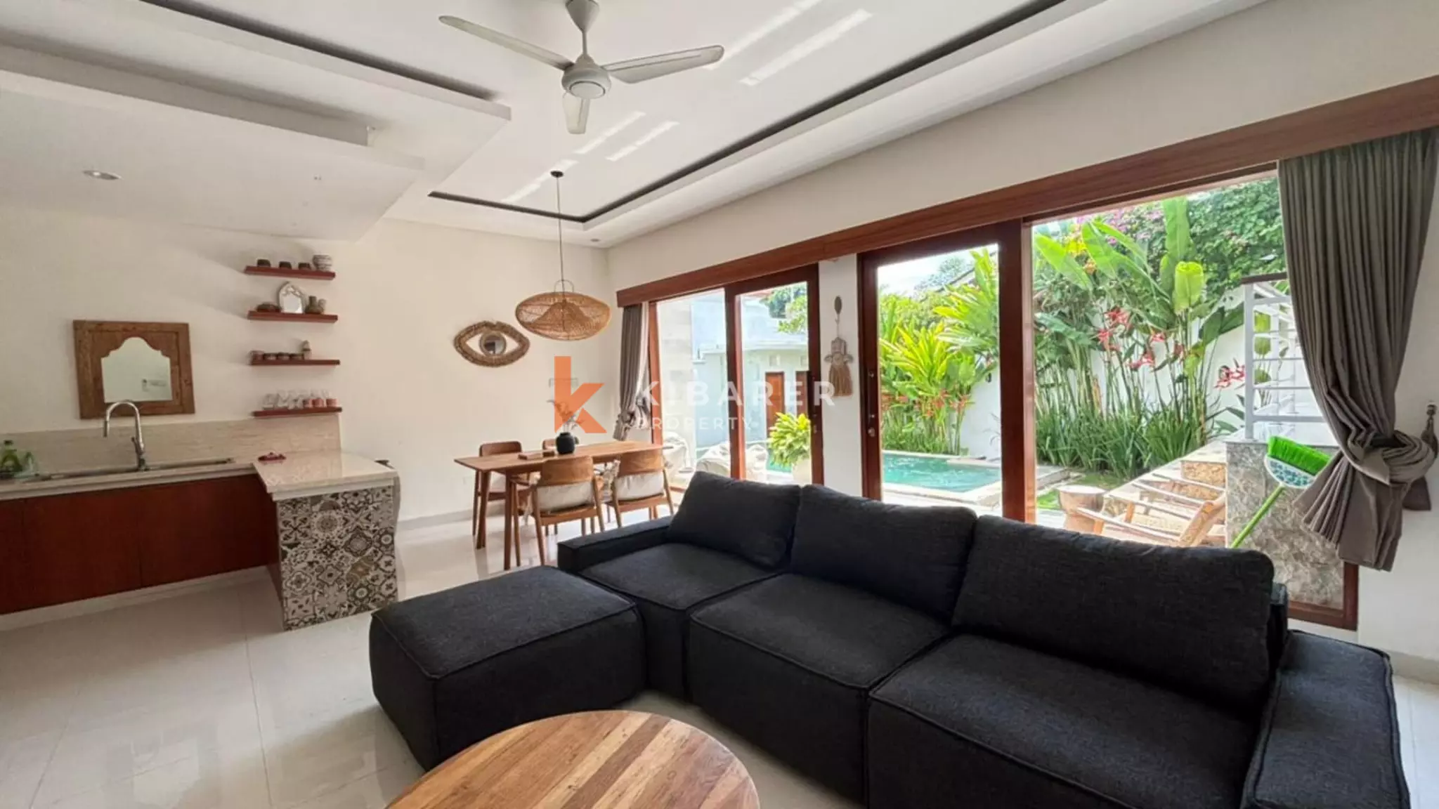 Charmante villa de deux chambres avec piscine et séjour fermé à Buduk