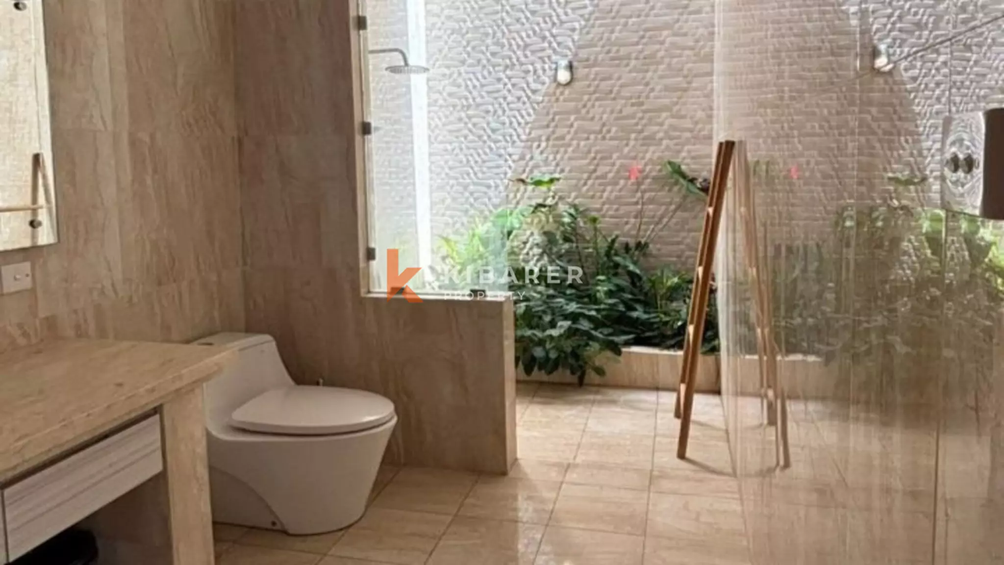 Charmante villa de deux chambres avec piscine et séjour fermé à Buduk