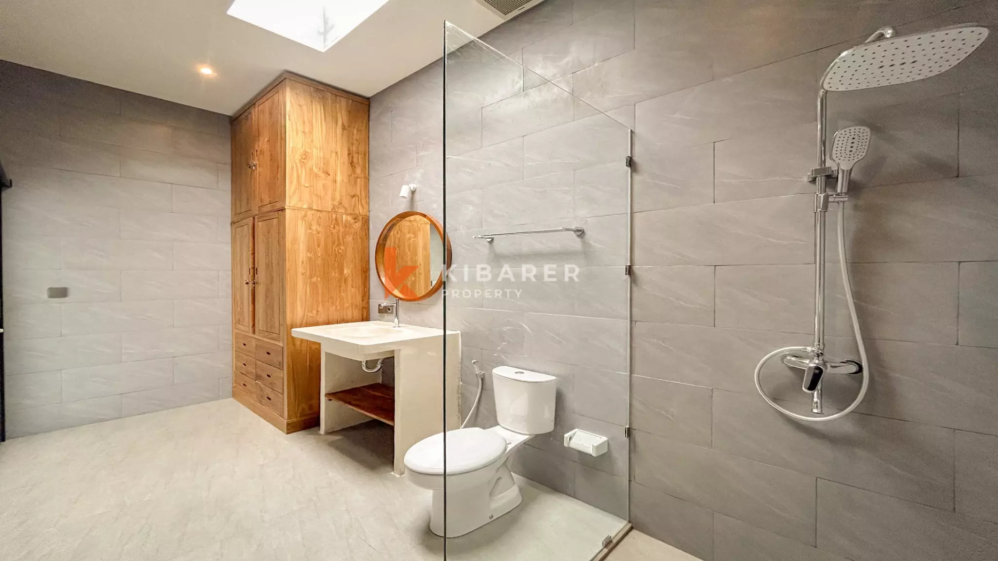 Vila Dua Kamar Tidur dengan Kolam Renang dan Hunian Tertutup Tropis di Munggu