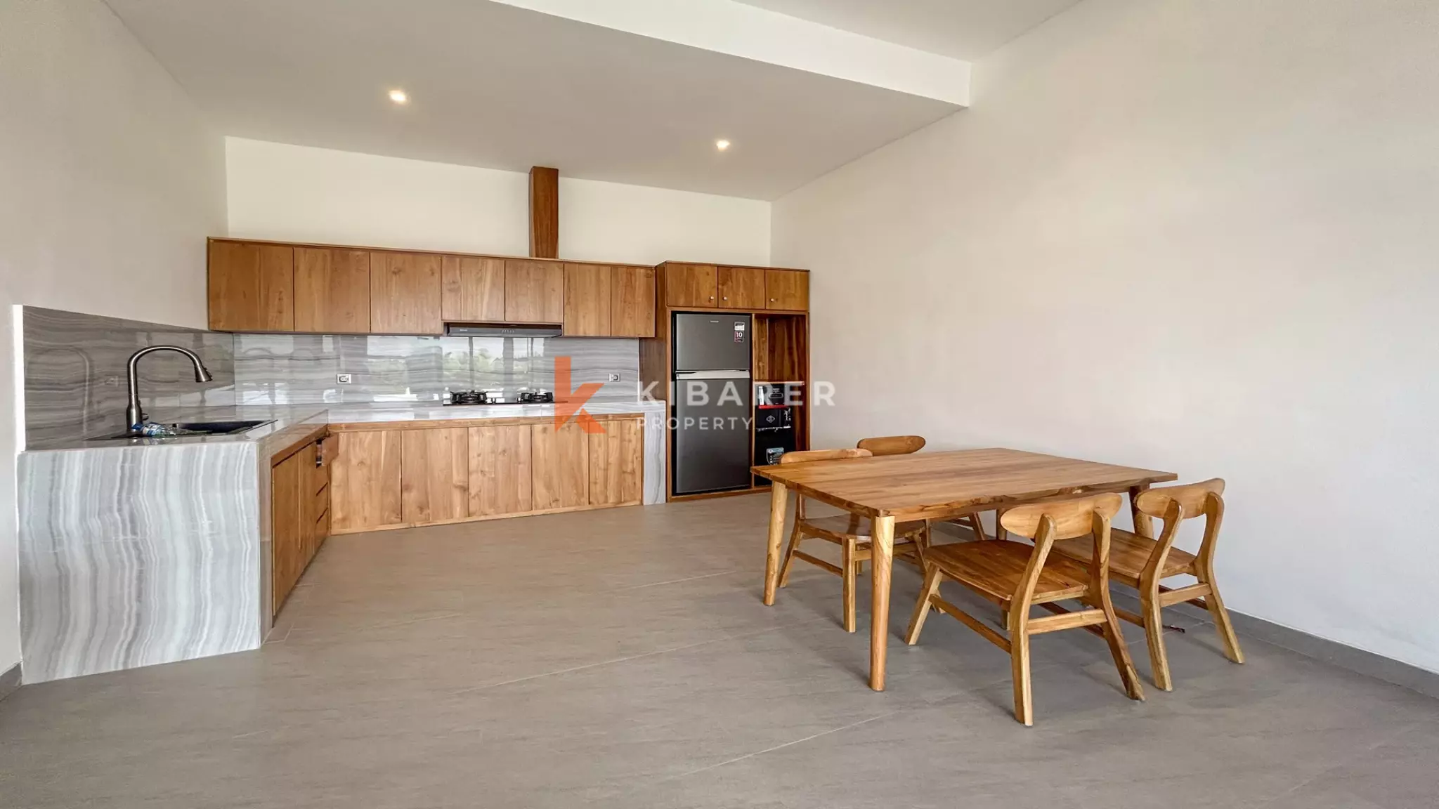 Vila Dua Kamar Tidur dengan Kolam Renang dan Hunian Tertutup Tropis di Munggu