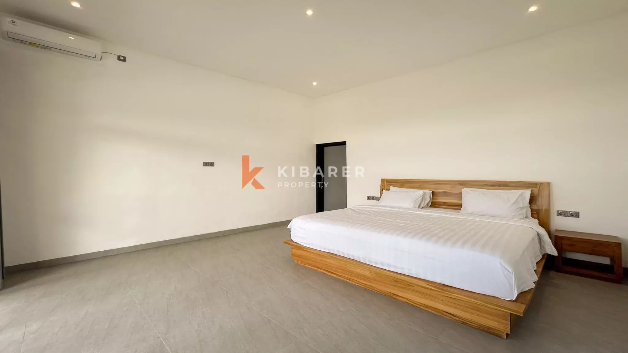 Vila Dua Kamar Tidur dengan Kolam Renang dan Hunian Tertutup Tropis di Munggu